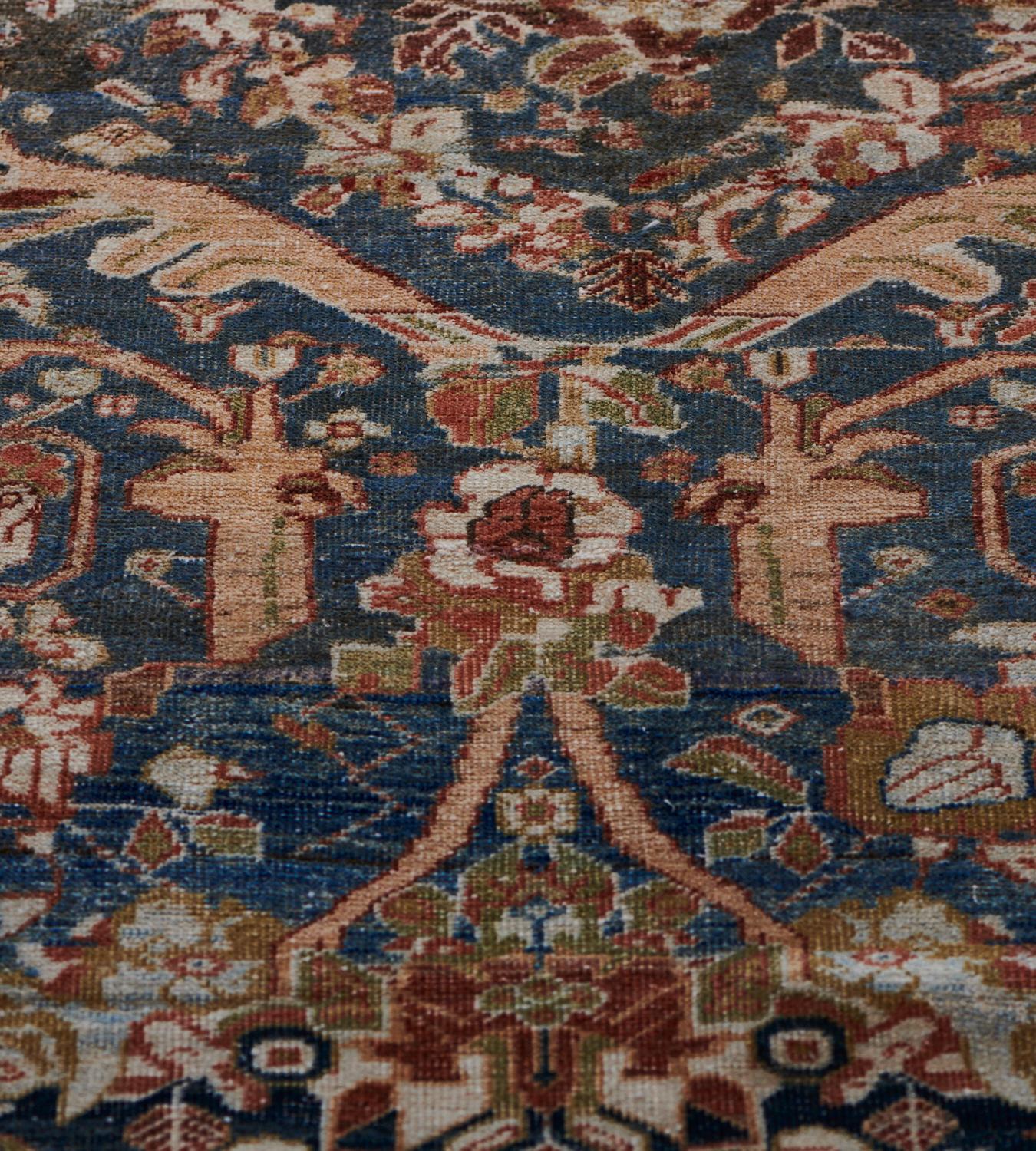 Handwoven Antique Late 19th Century Sultanabad Rug In Good Condition For Sale In West Hollywood, CA