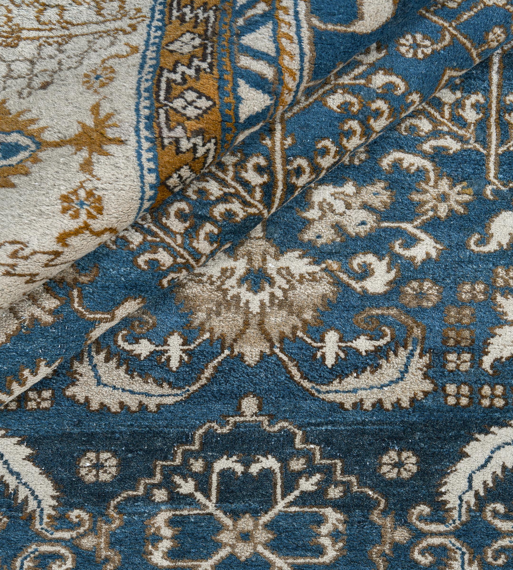 Tappeto Agra indiano floreale in lana blu cielo antico tessuto a mano in vendita 5