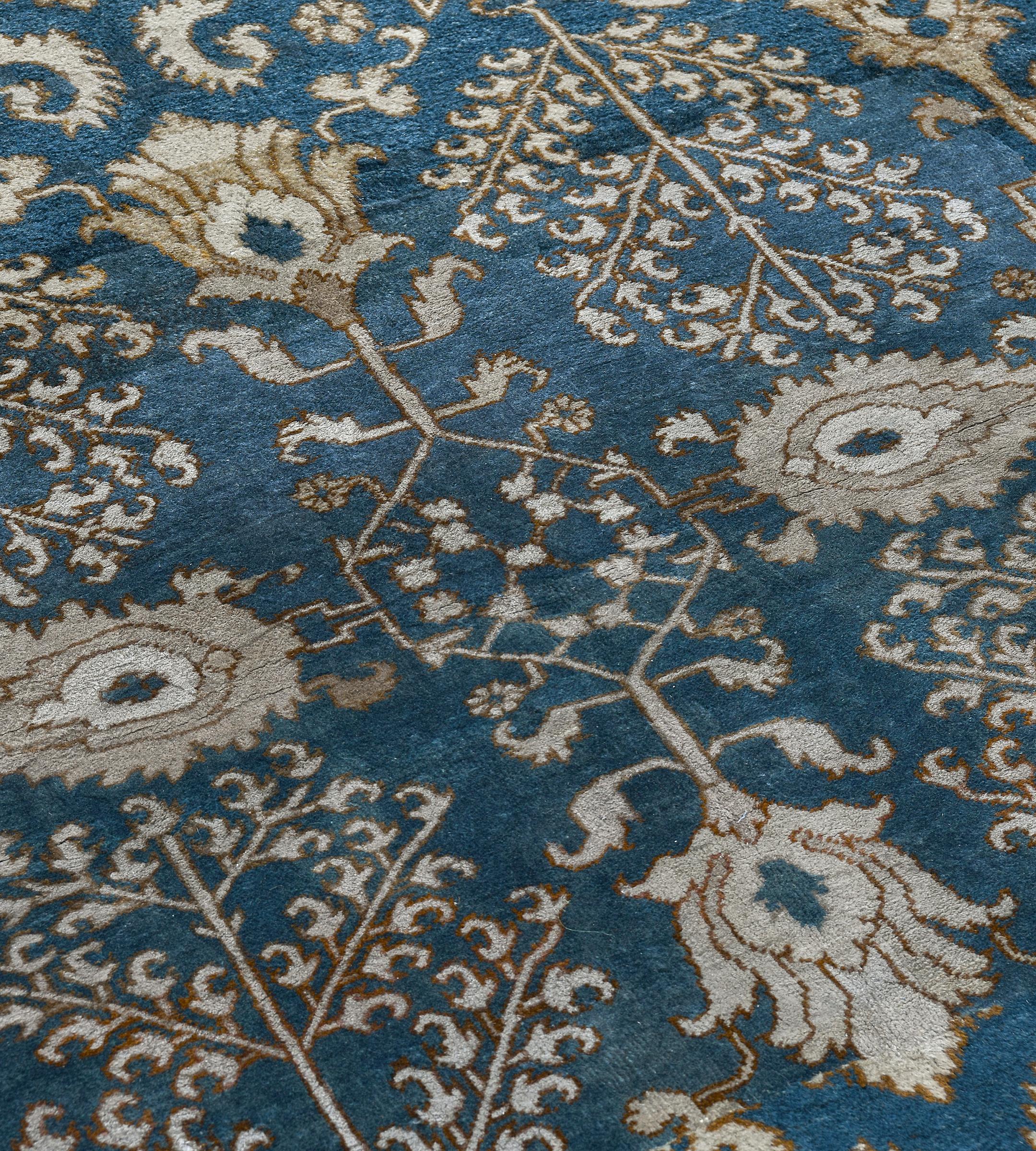 Annodato a mano Tappeto Agra indiano floreale in lana blu cielo antico tessuto a mano in vendita