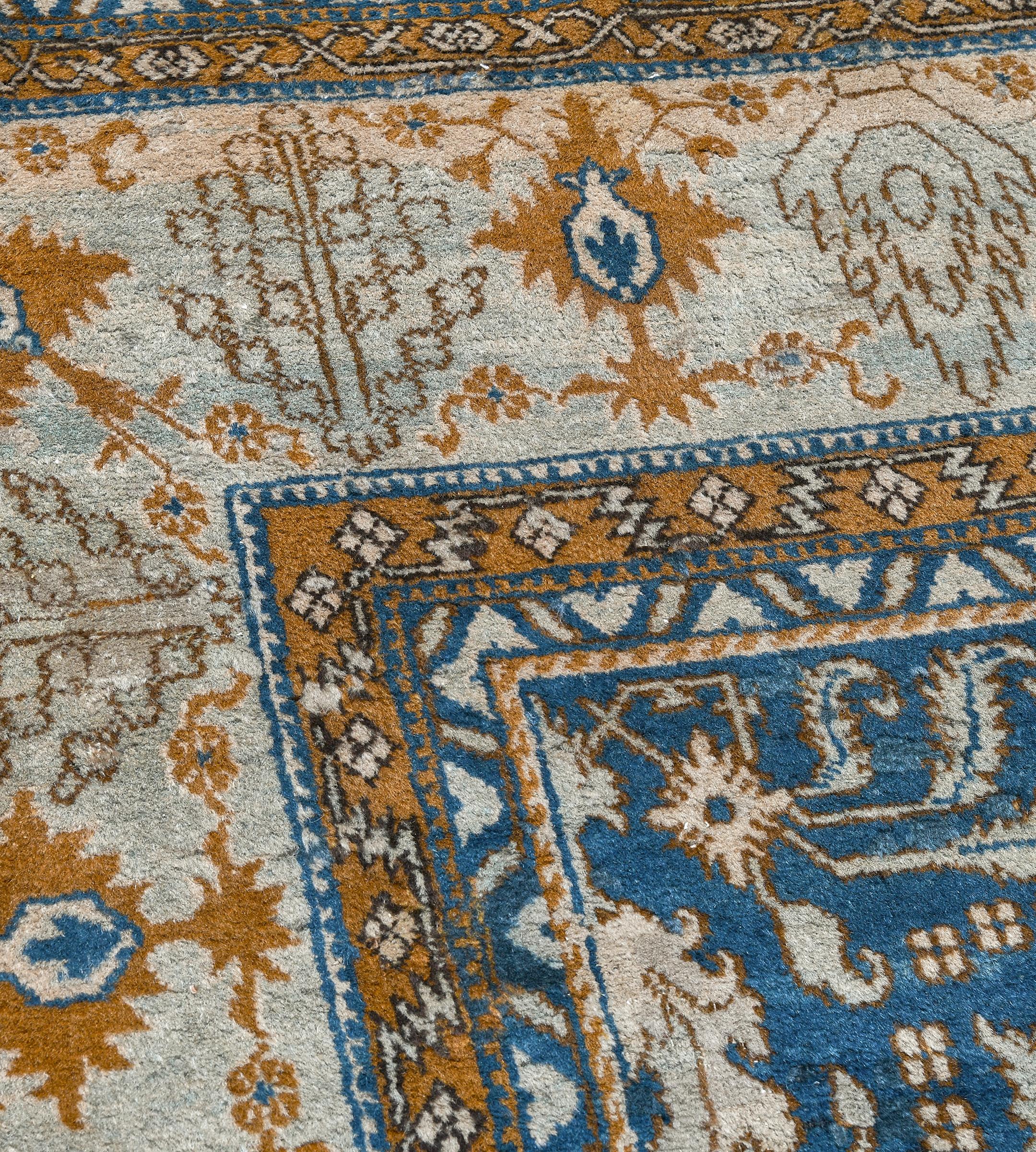 Lana Tappeto Agra indiano floreale in lana blu cielo antico tessuto a mano in vendita