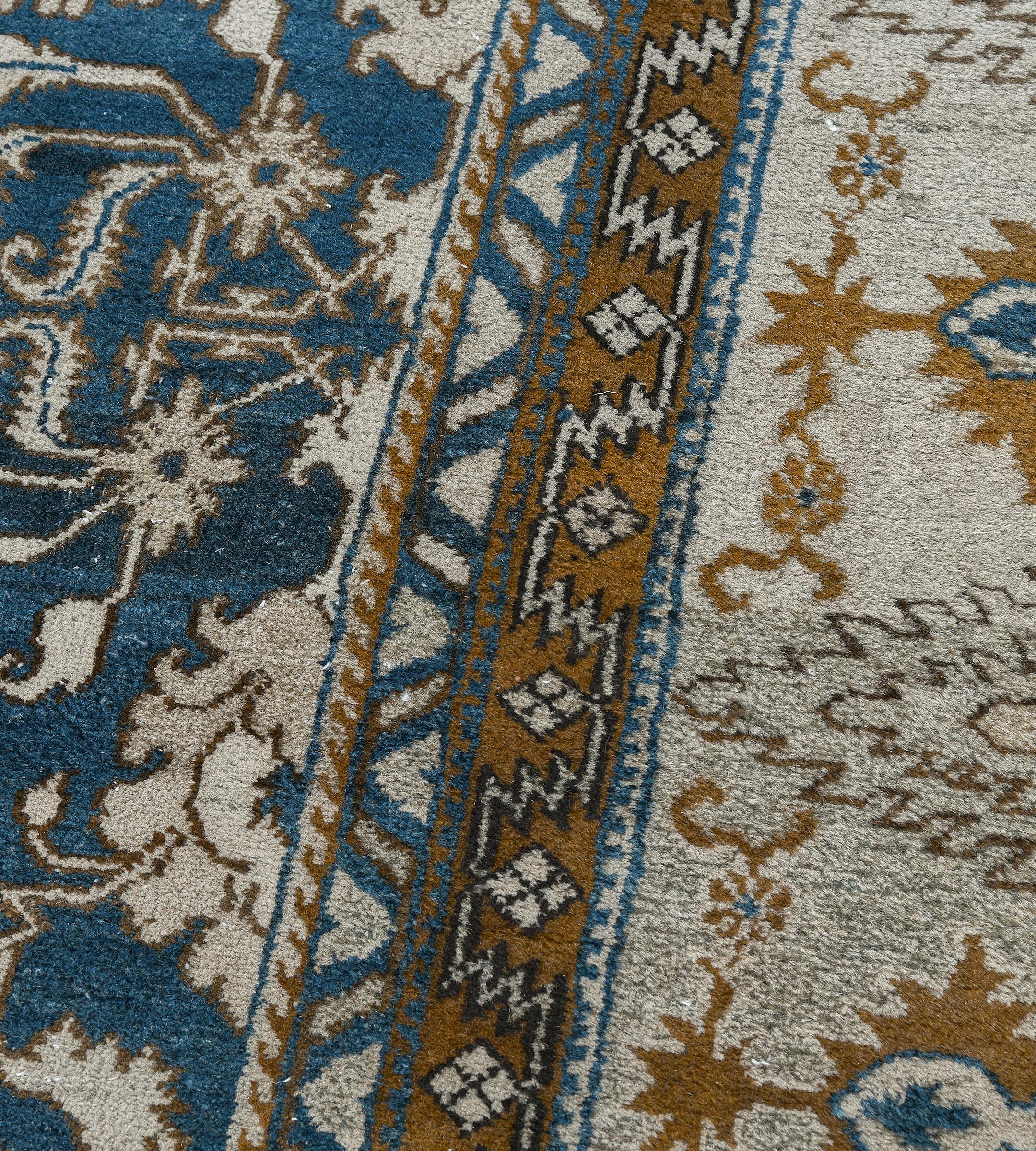 Tappeto Agra indiano floreale in lana blu cielo antico tessuto a mano in vendita 2