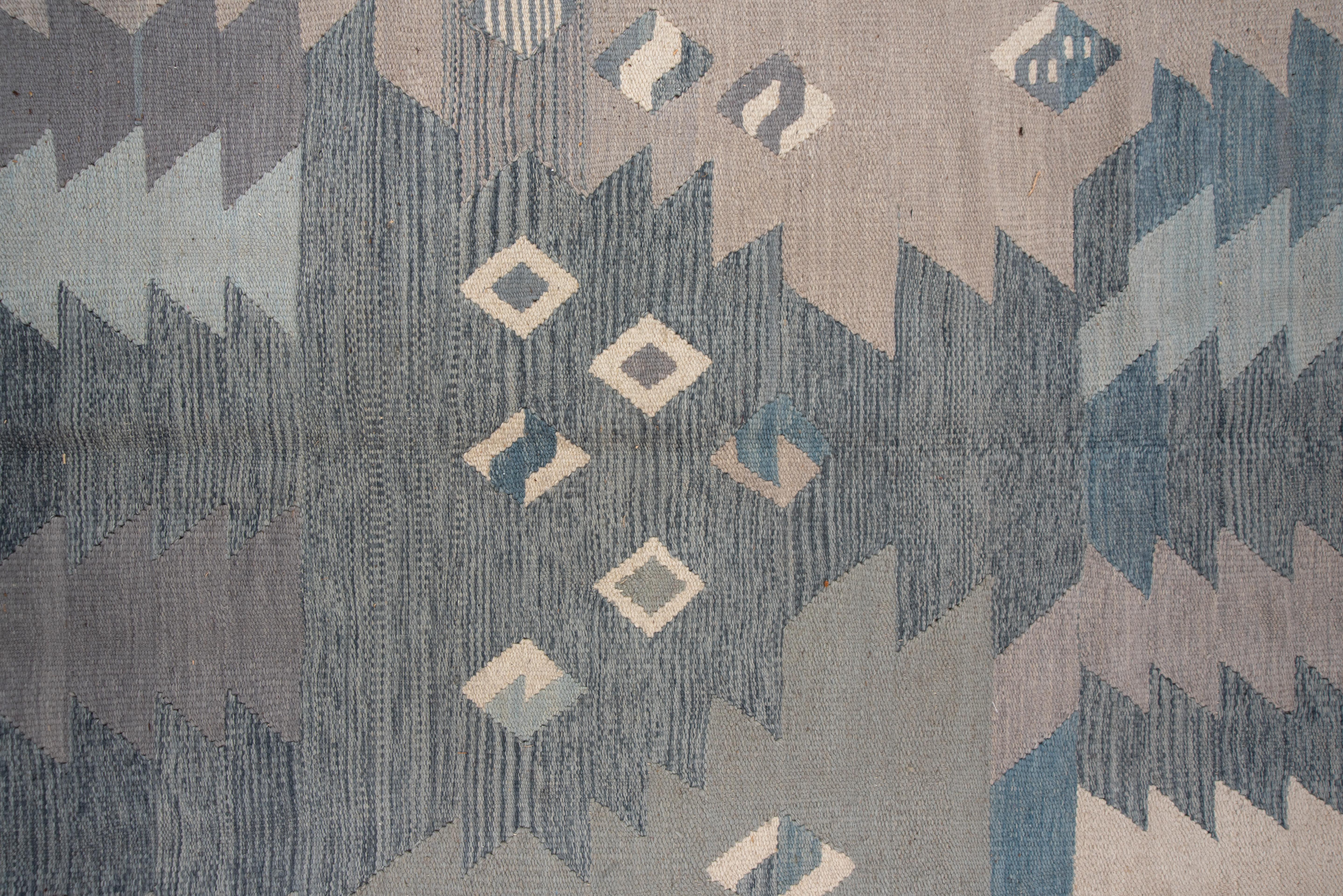 Handgewebter blauer & grauer Flachgewebe-Teppich im skandinavischen Design (21. Jahrhundert und zeitgenössisch) im Angebot