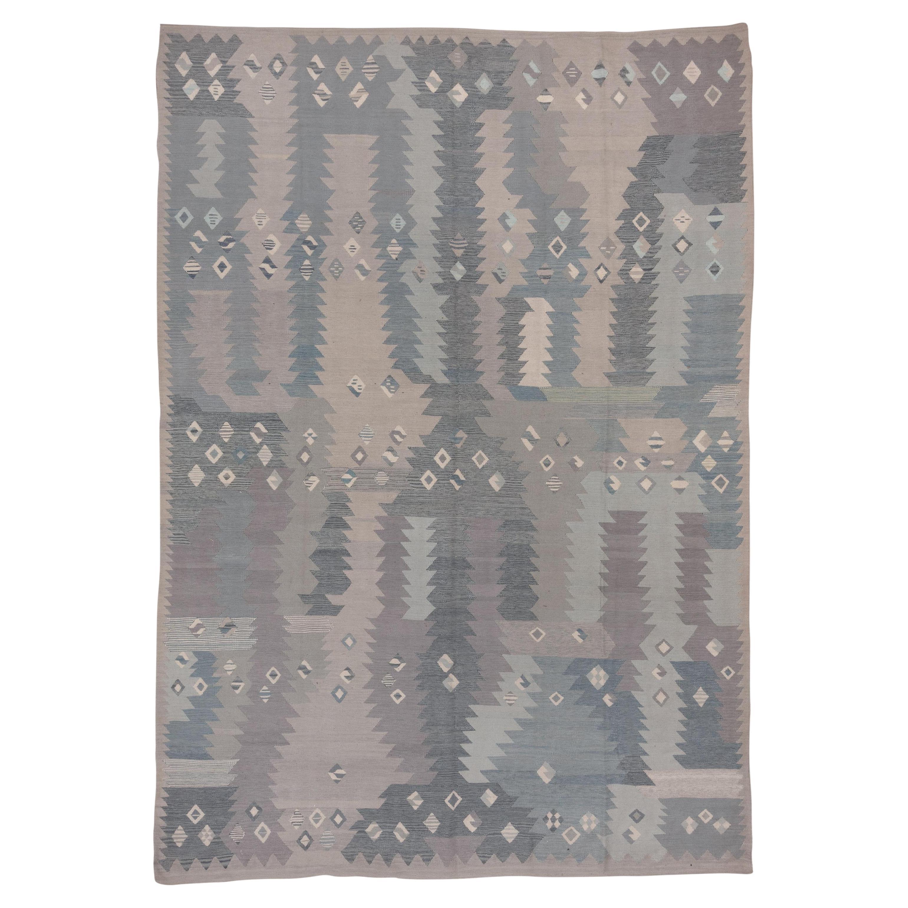Handgewebter blauer & grauer Flachgewebe-Teppich im skandinavischen Design im Angebot