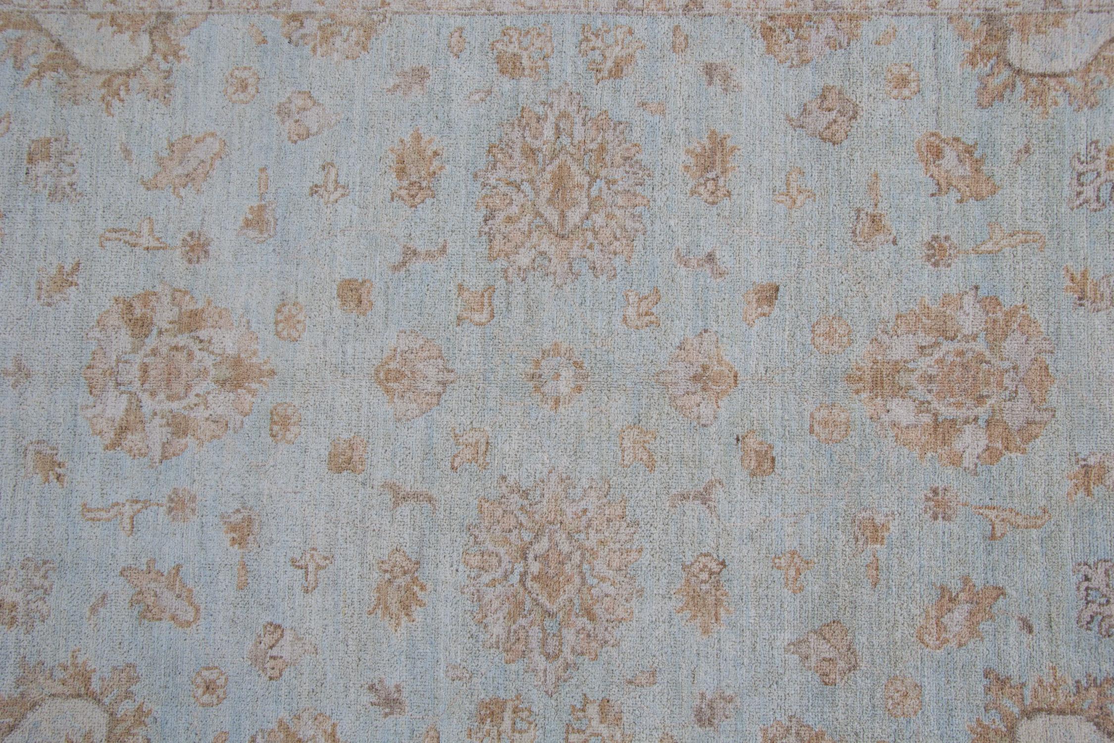 Handwoven Blue Rug Carpet Traditional Floral Area Rug All Over Design In New Condition For Sale In Hampshire, GB