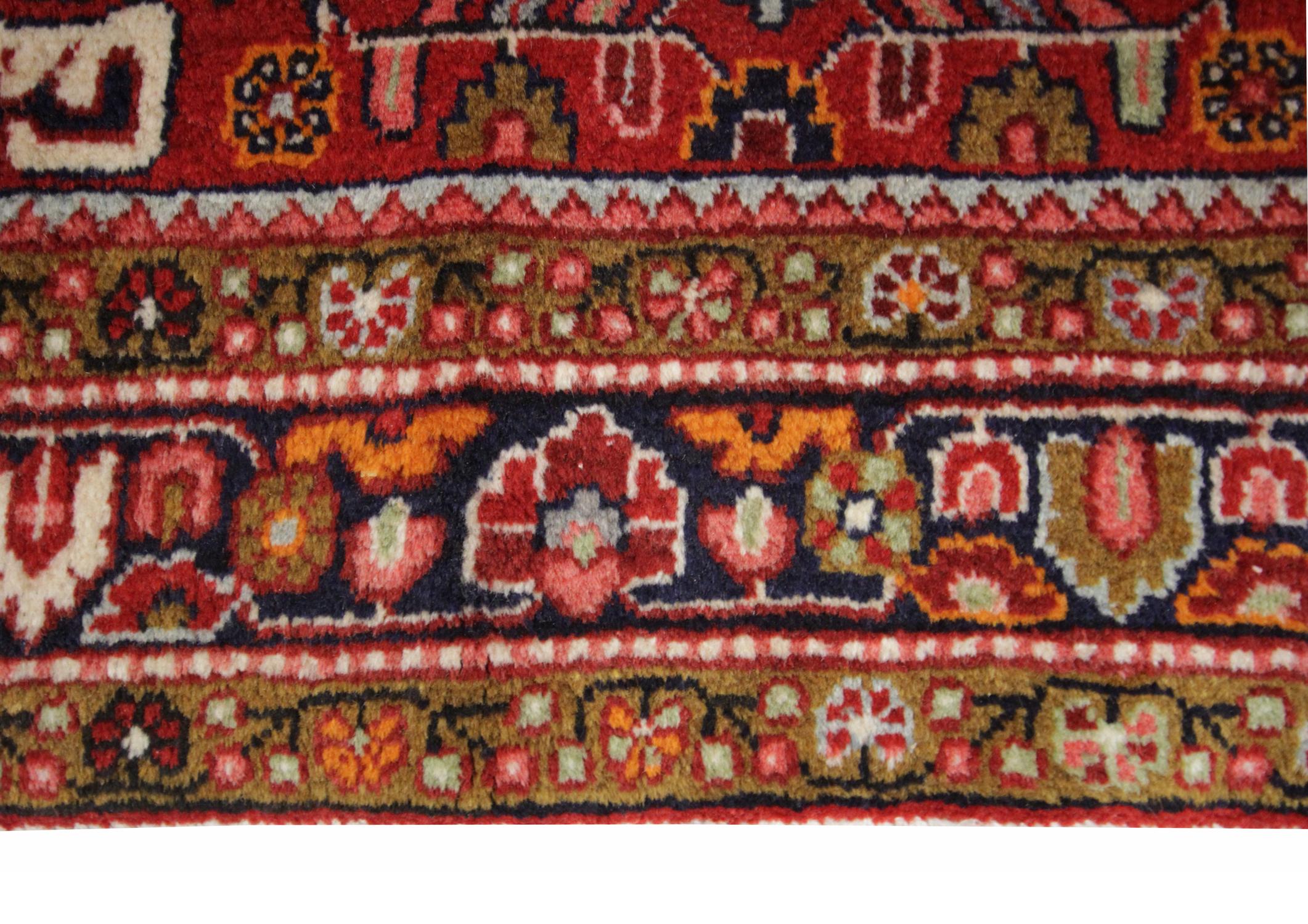 Handgewebter orientalischer Teppich aus roter Wolle, traditioneller Stammeskunst, 127 x 214  (Handgeknüpft) im Angebot