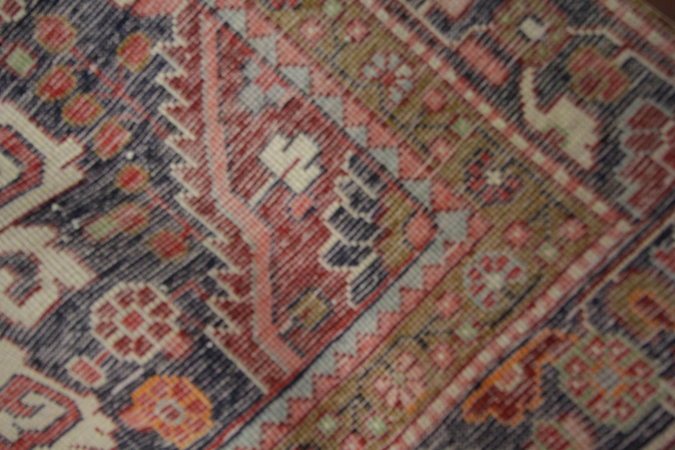 Handgewebter orientalischer Teppich aus roter Wolle, traditioneller Stammeskunst, 127 x 214  im Zustand „Hervorragend“ im Angebot in Hampshire, GB