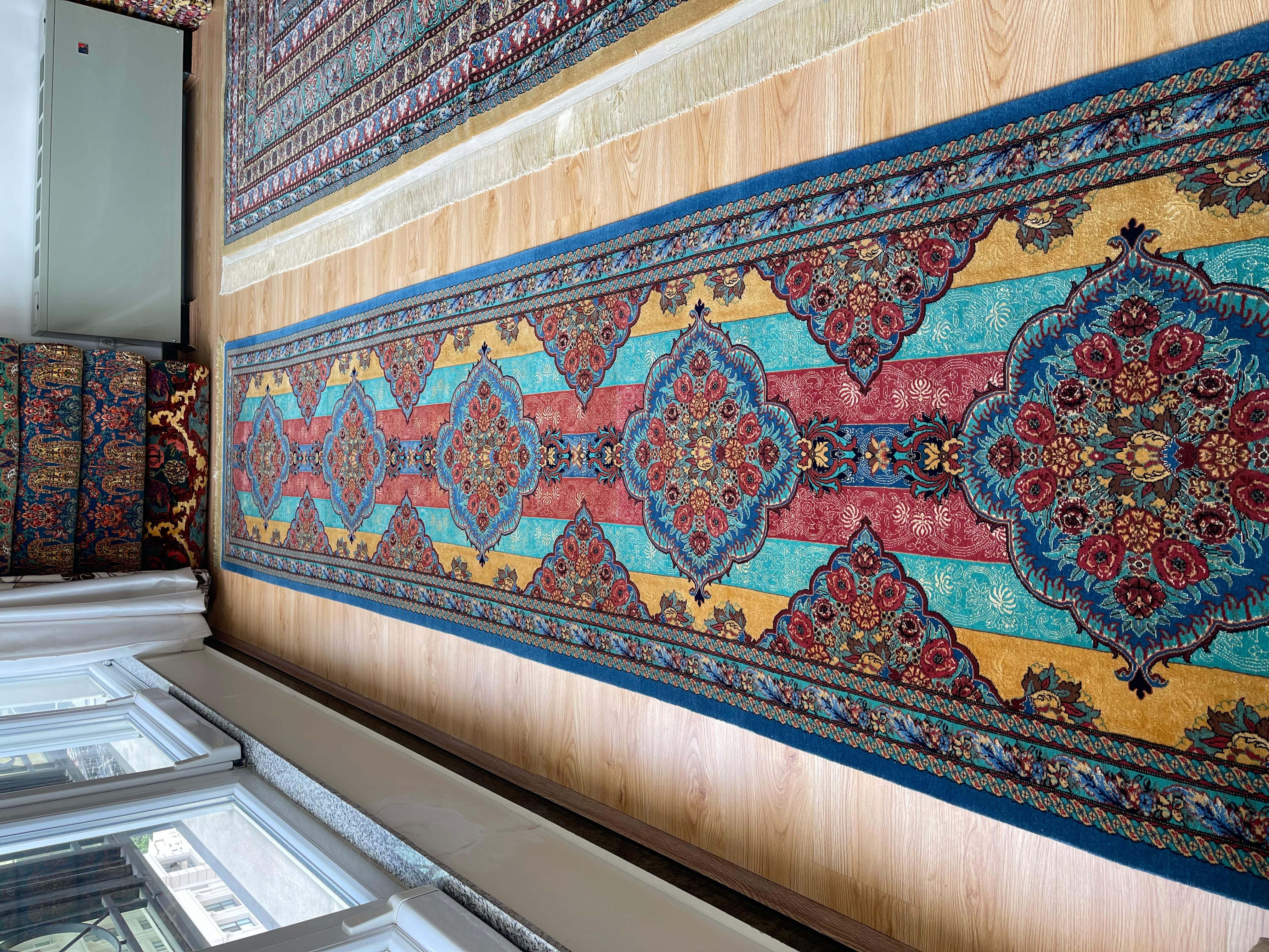 Exklusiver handgewebter türkisfarbener geometrischer gestreifter Teppich-Läufer (Baumwolle) im Angebot