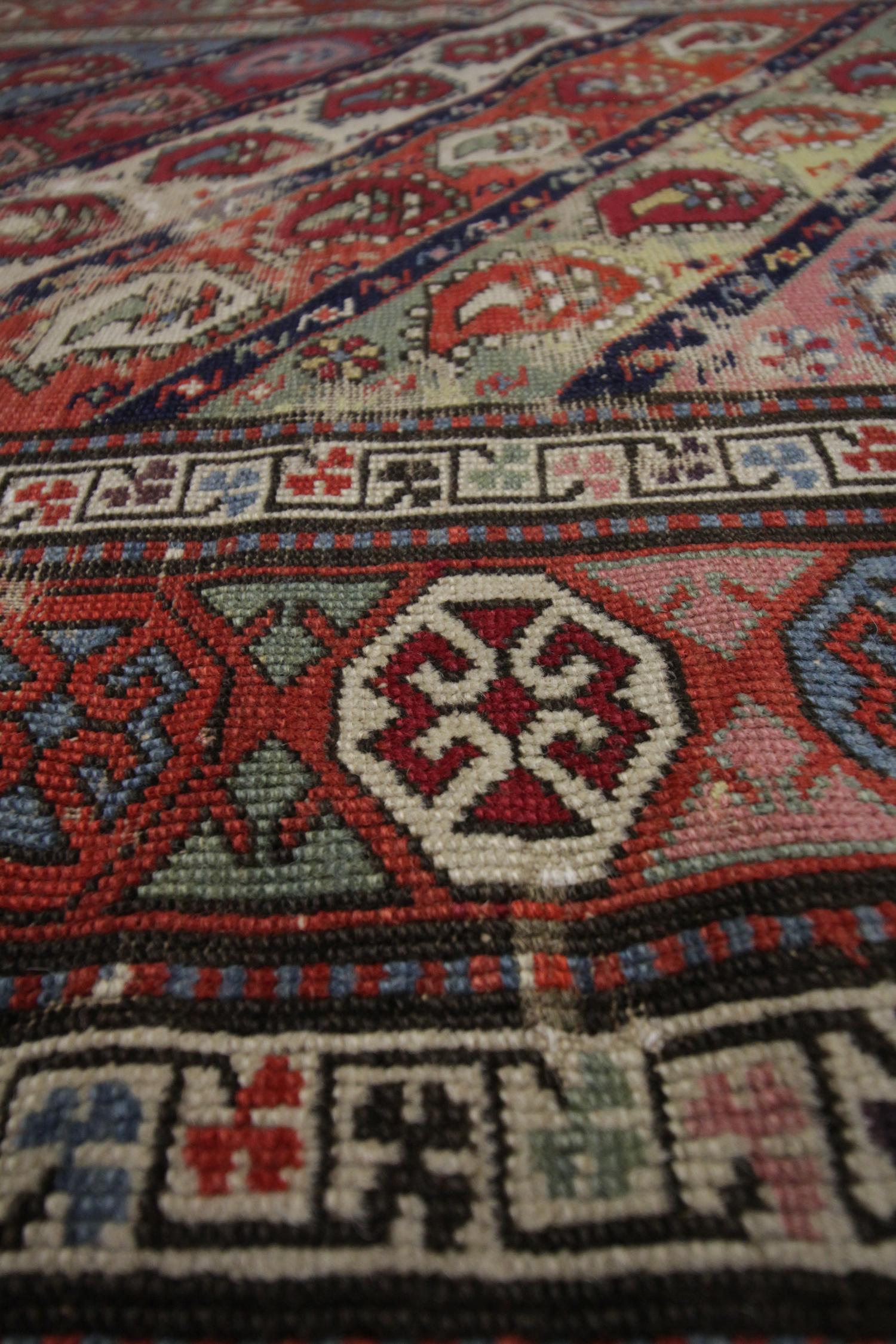 Noué à la main Tapis caucasien traditionnel tissé à la main, tapis en laine rouge à motif cachemire en vente