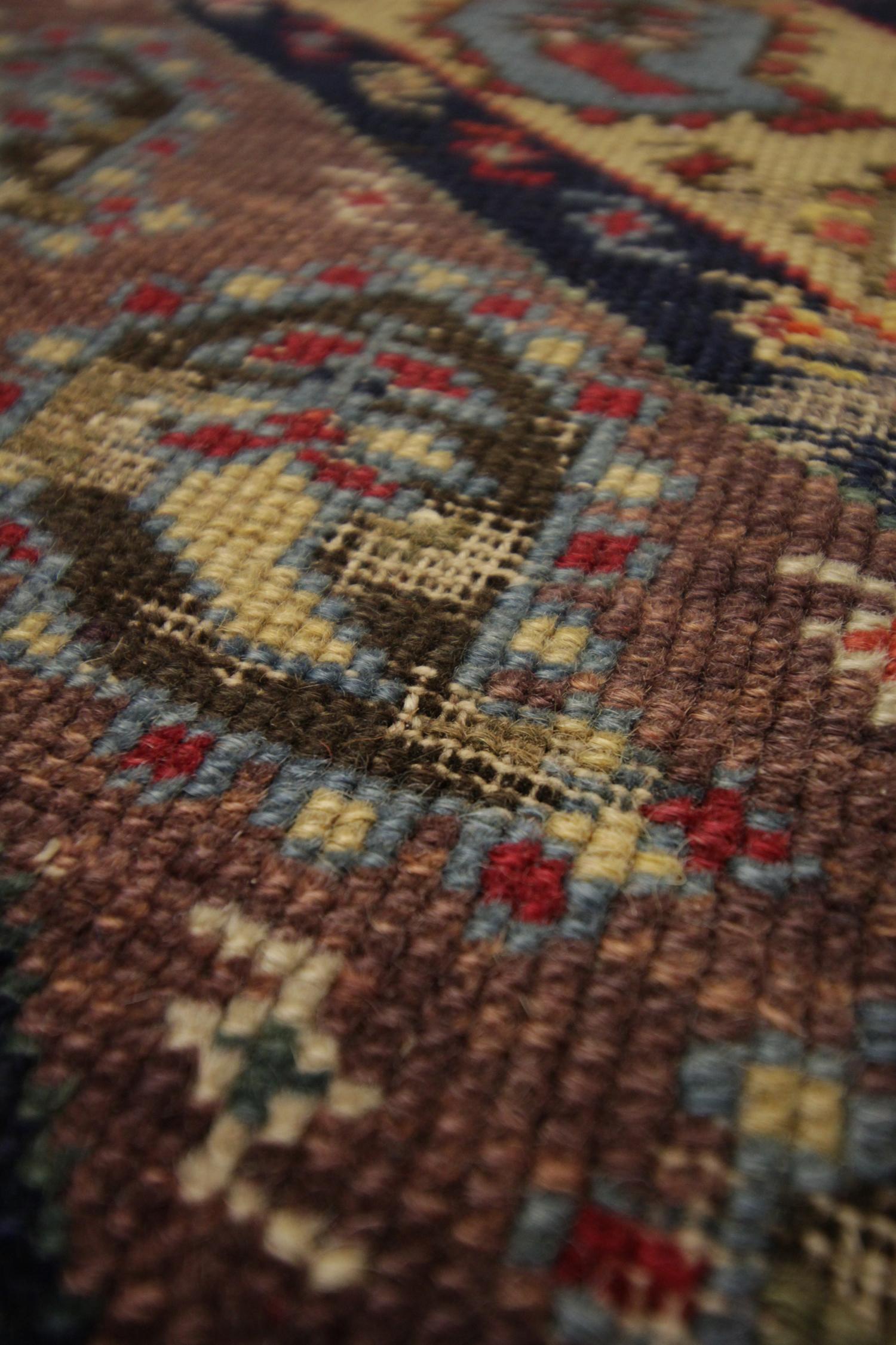 Fin du XIXe siècle Tapis caucasien traditionnel tissé à la main, tapis en laine rouge à motif cachemire en vente
