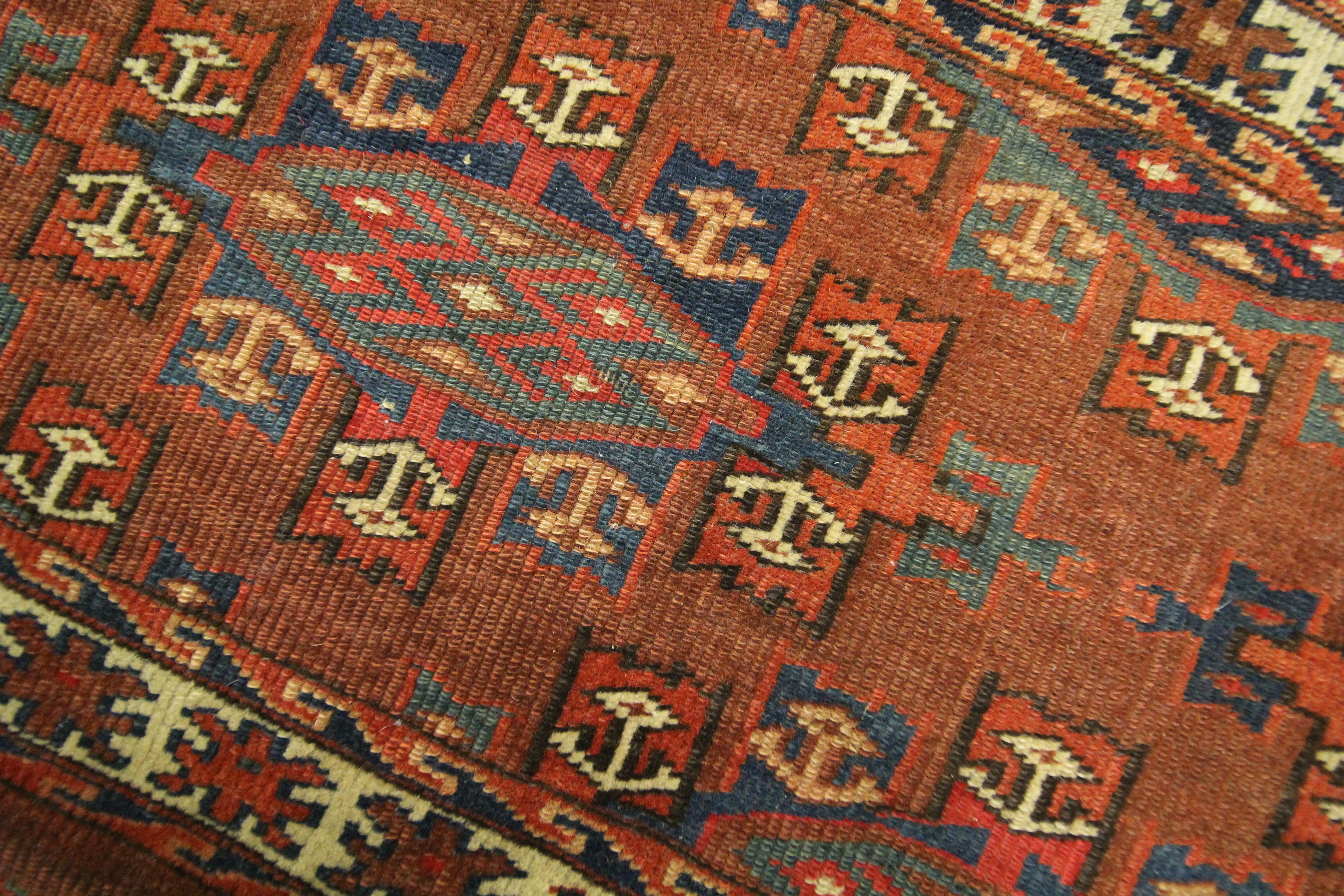 Handgewebter antiker türkischer handgewebter Chuval-Teppich, traditioneller rostfarbener Wollteppich (Stammeskunst) im Angebot