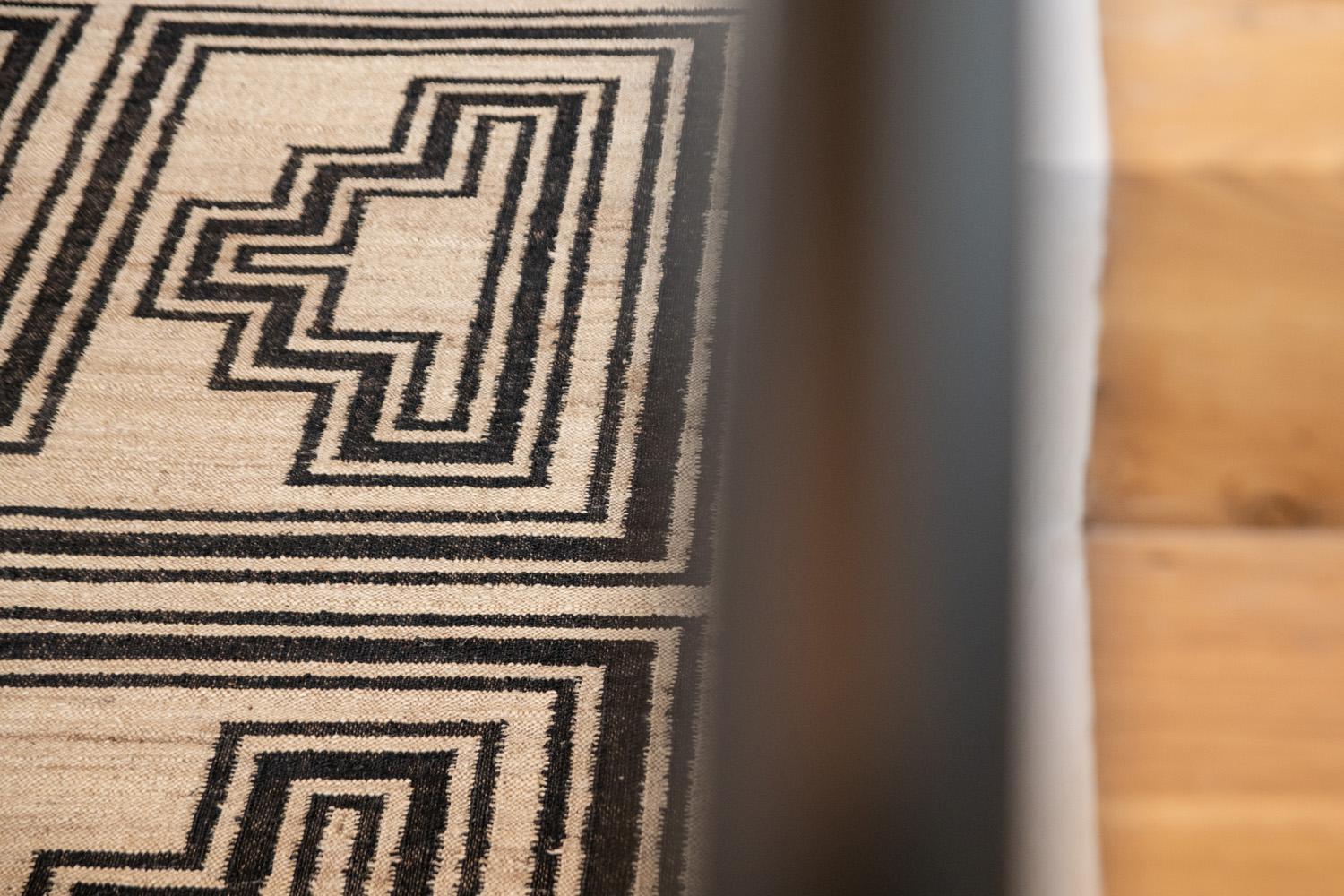 Modern Handwoven Jute Carpet Rug Dhurrie Cream & Black Pyramid For Sale 1