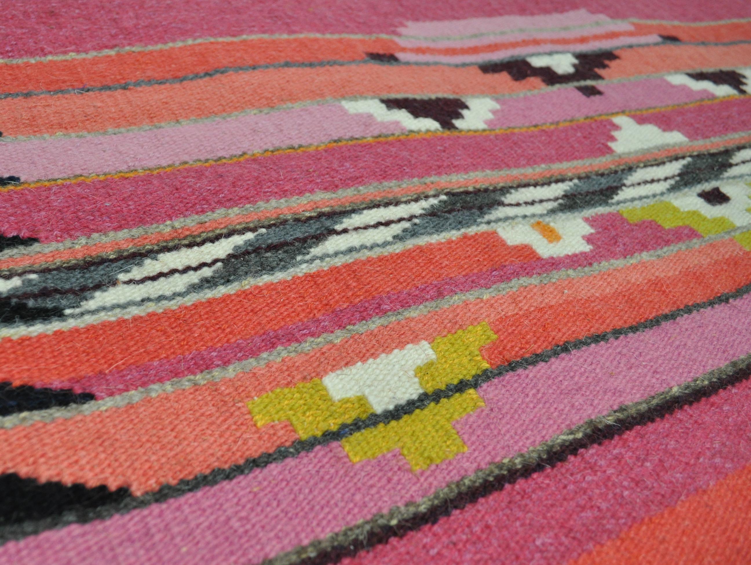 Handwoven Contemporary Scandinavian Wool Tapestry In Excellent Condition For Sale In Vordingborg, DK