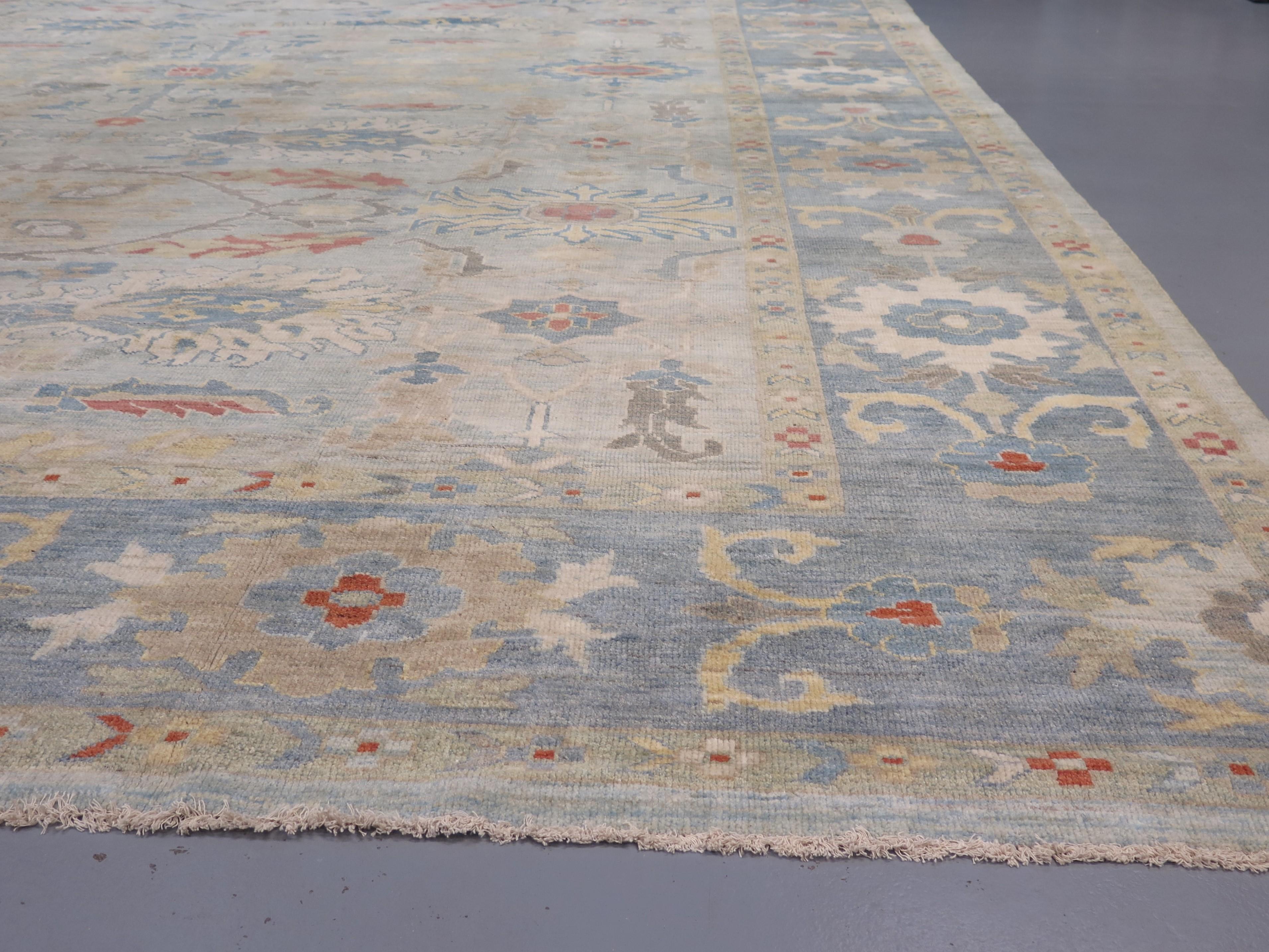 Handwoven Contemporary Square Format Ziegler Sultanabad Carpet In Excellent Condition For Sale In London, GB