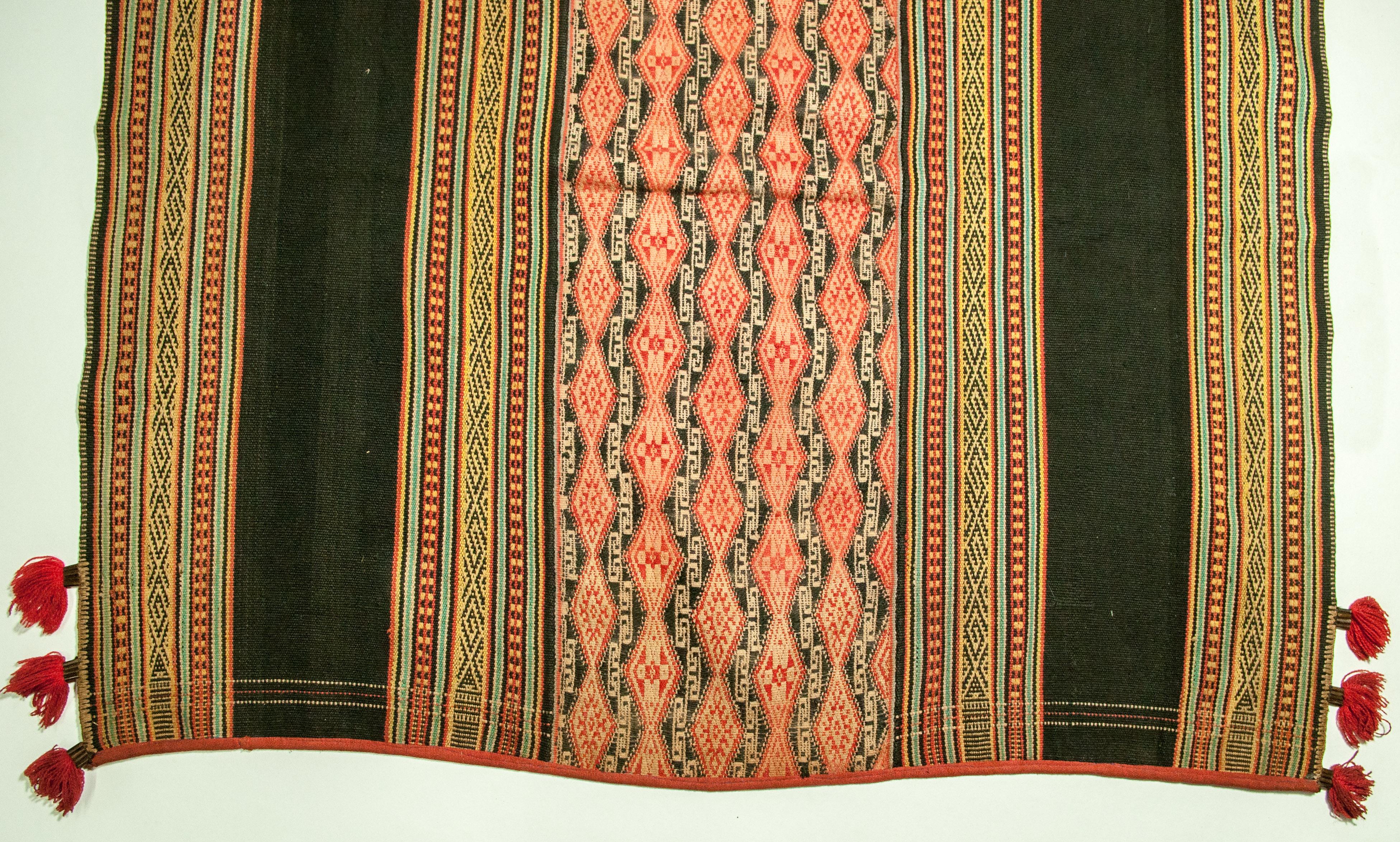Handwoven Cotton Sarong Textile Central Highlands, Vietnam, Mid-20th Century In Good Condition In Point Richmond, CA