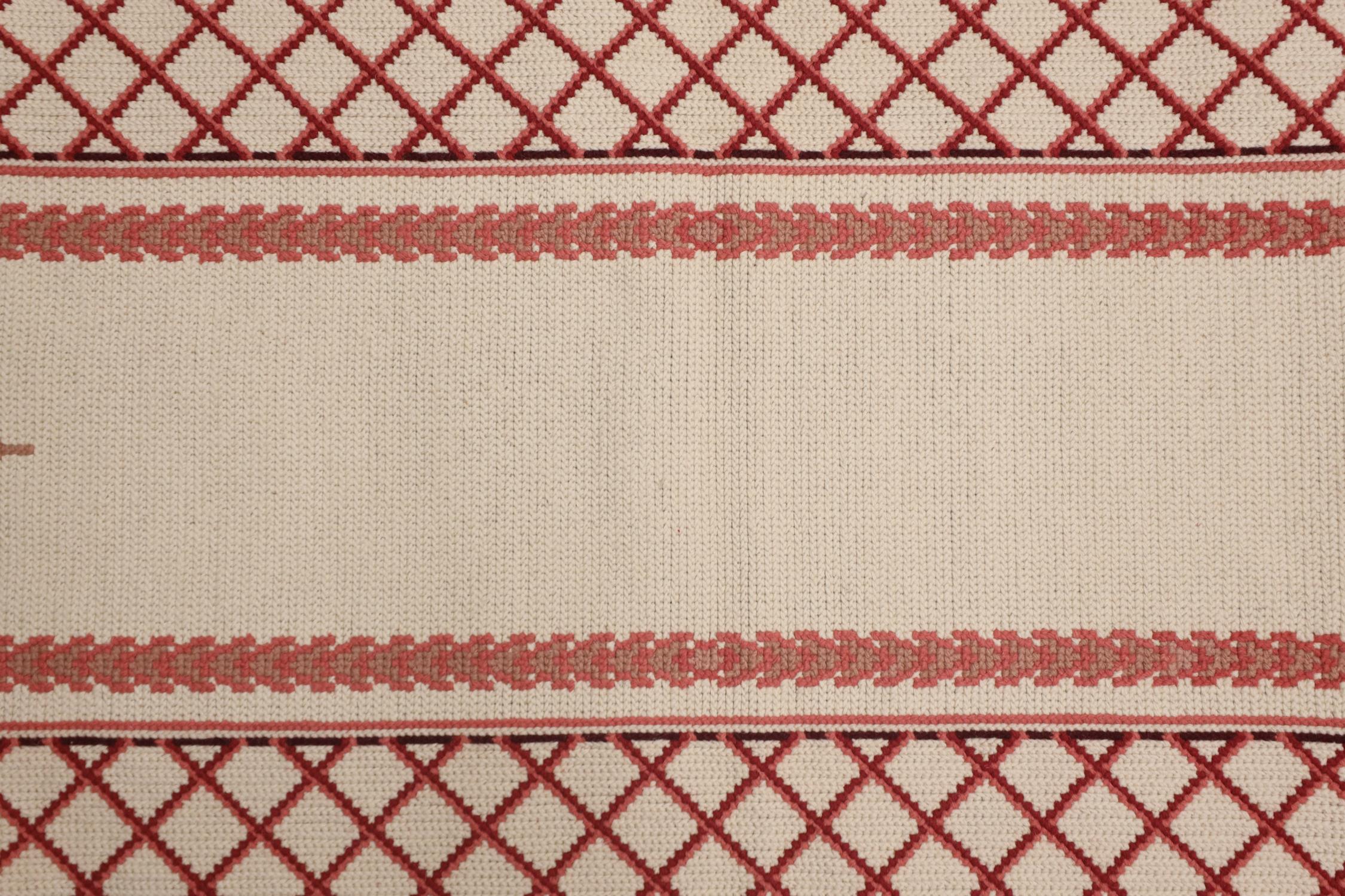 Handgewebter cremeroter Gobelinstickerei-Teppich aus traditioneller Wolle (Land) im Angebot