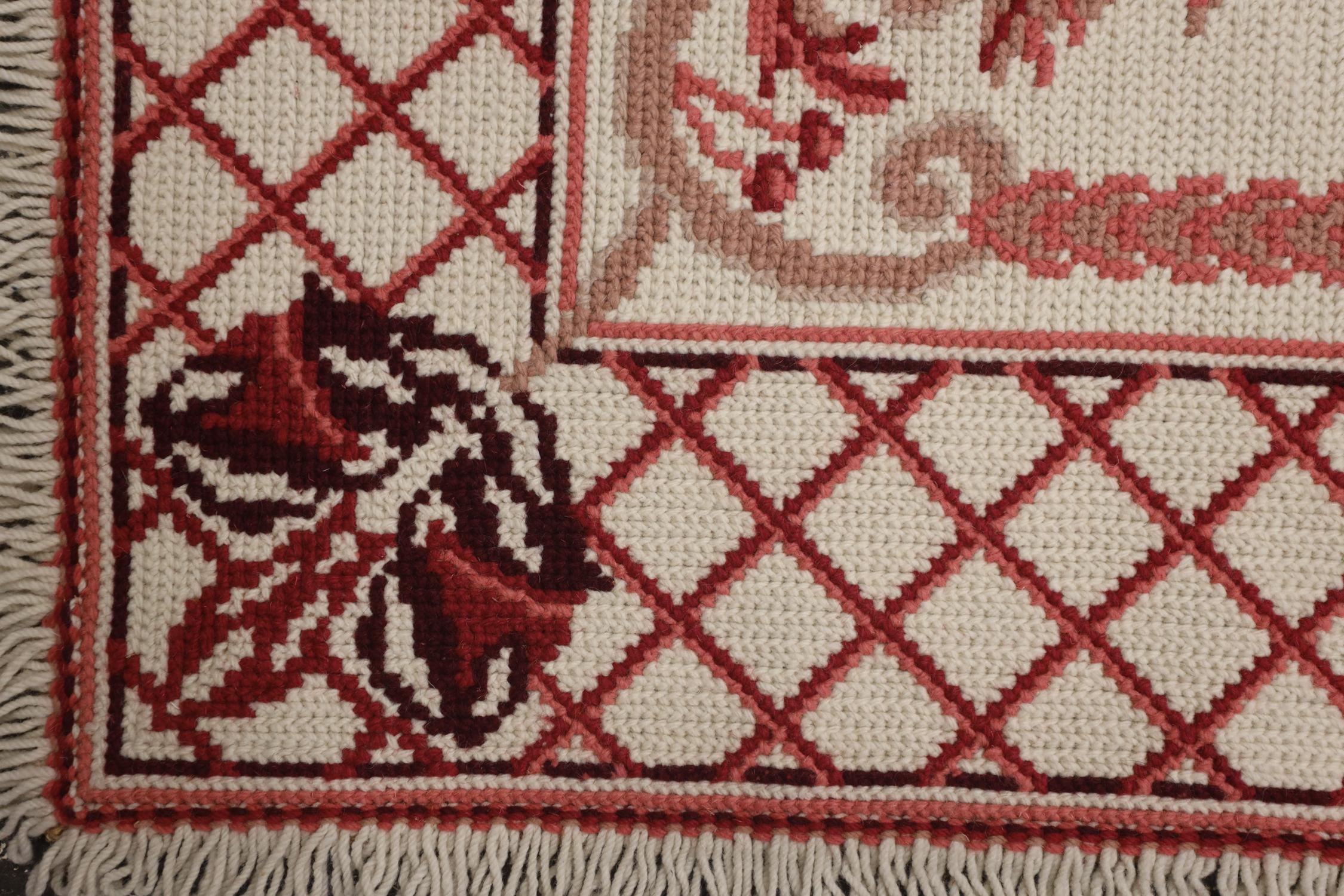 Handgewebter cremeroter Gobelinstickerei-Teppich aus traditioneller Wolle (Chinesisch) im Angebot