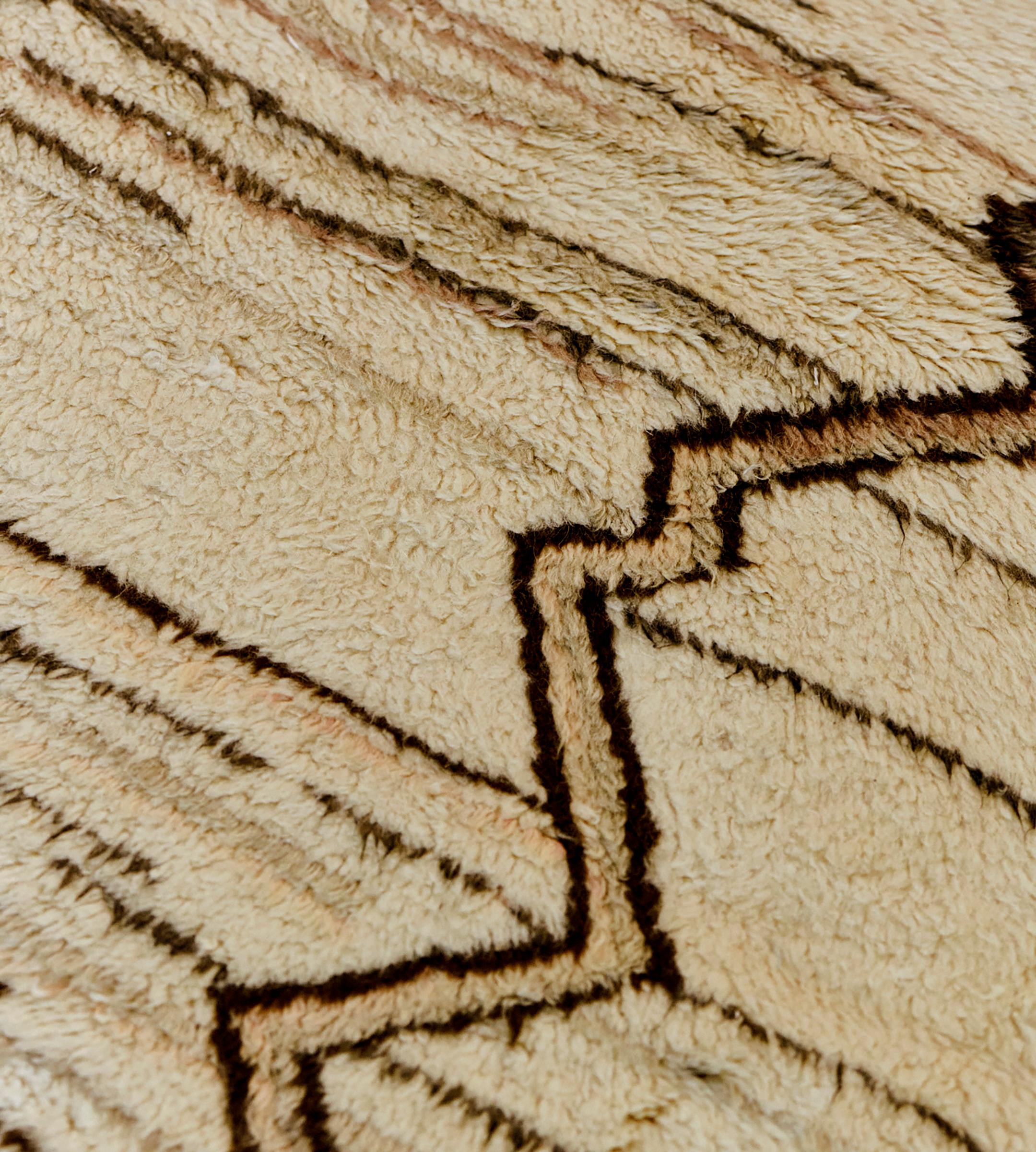 Alfombra Tejida a Mano de Pelo Profundo Estilo Marroquí Siglo XXI y contemporáneo en venta