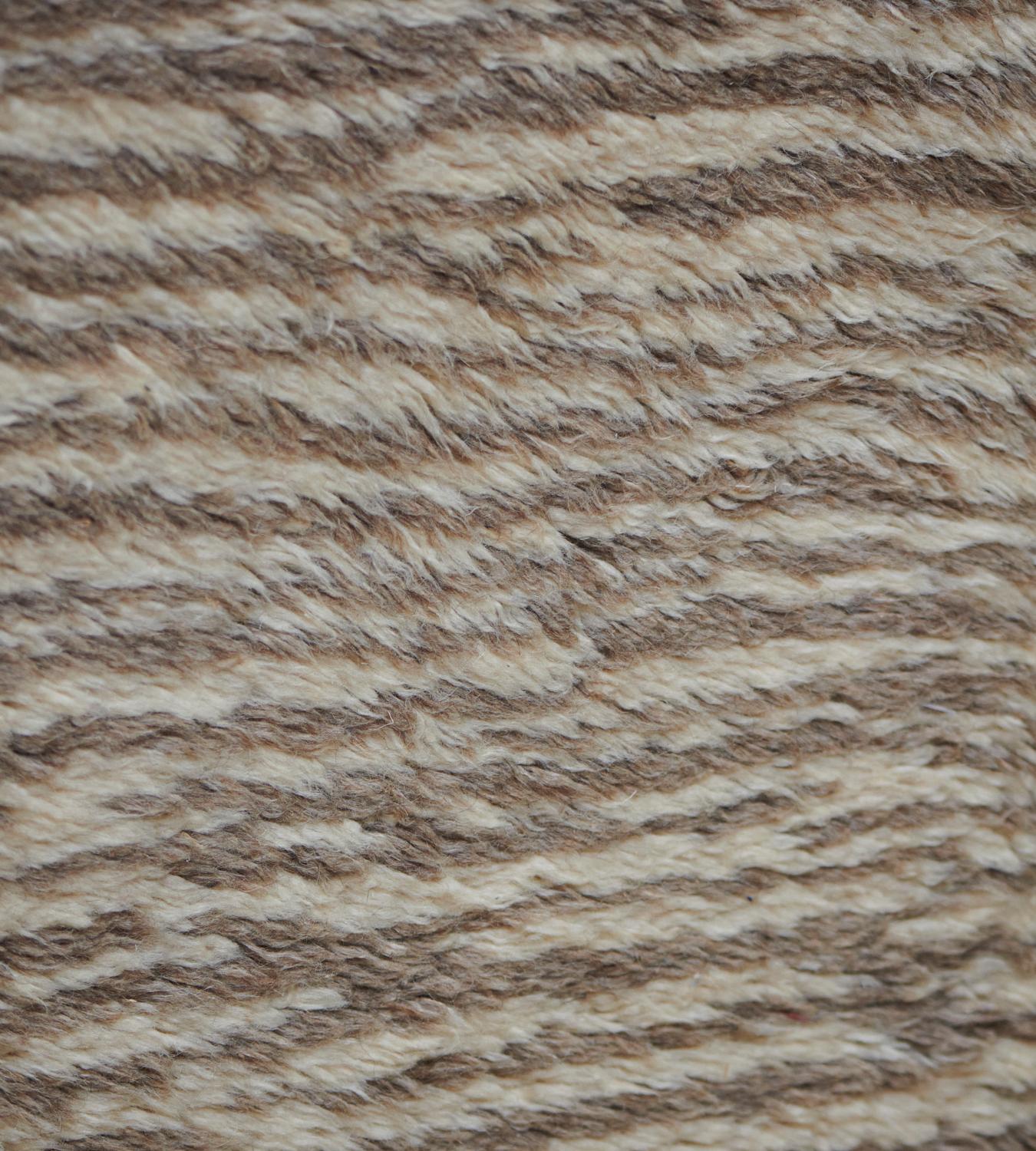 Asiatique Tapis Lush Contemporary en laine tissée à la main à poils profonds en vente