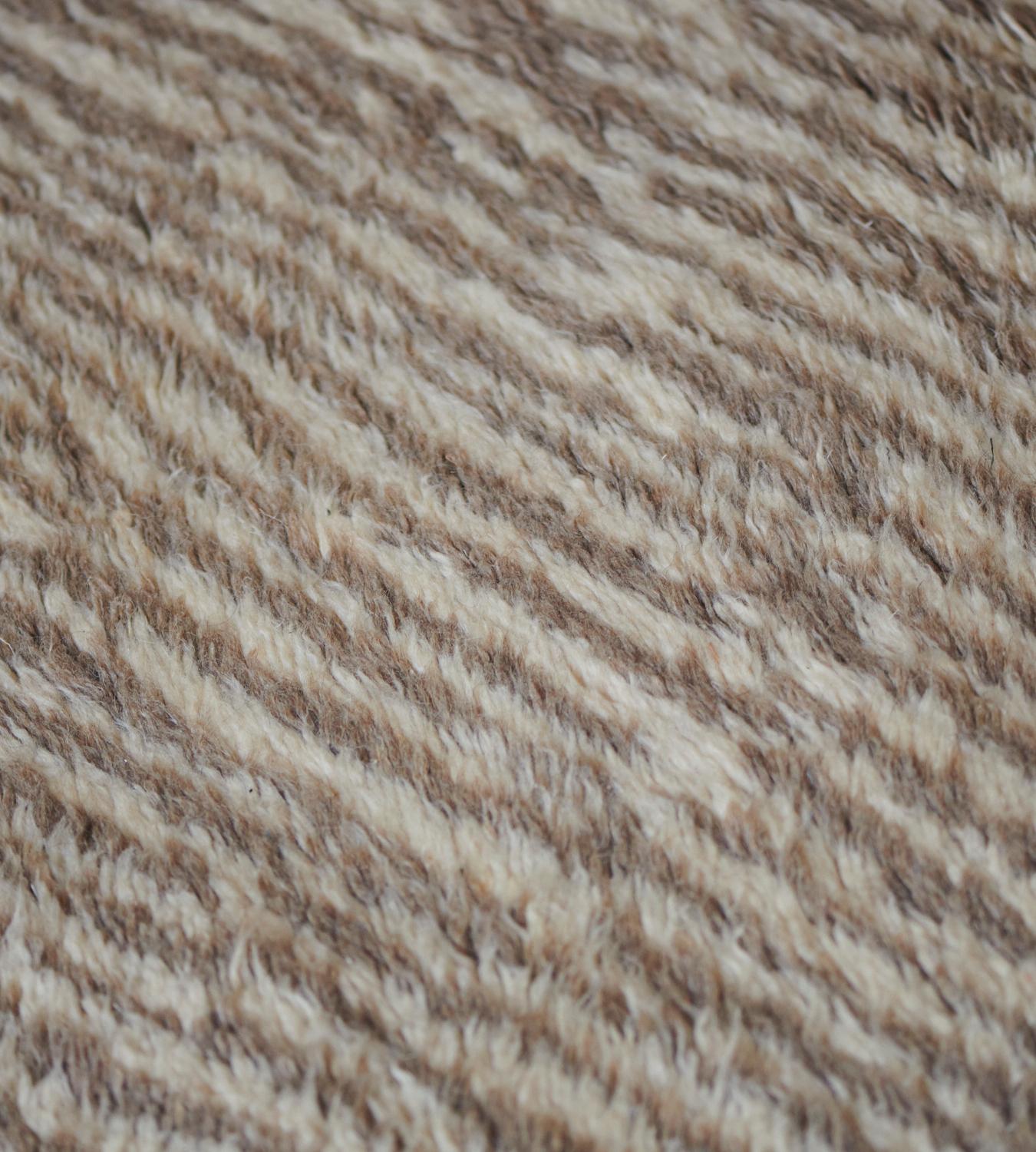 XXIe siècle et contemporain Tapis Lush Contemporary en laine tissée à la main à poils profonds en vente