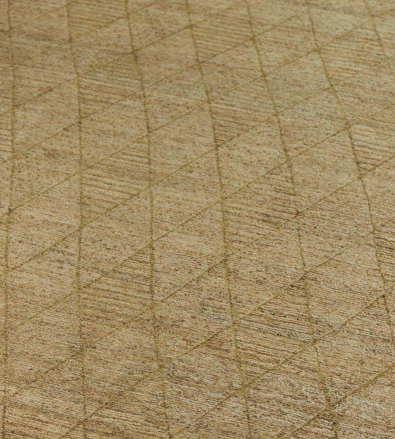 Dieser weiche, fein gewebte Teppich aus Hanf gehört zur Mansour Modern-Kollektion und wird von Meisterwebern unter Verwendung der hochwertigsten Techniken und Materialien handgewebt.