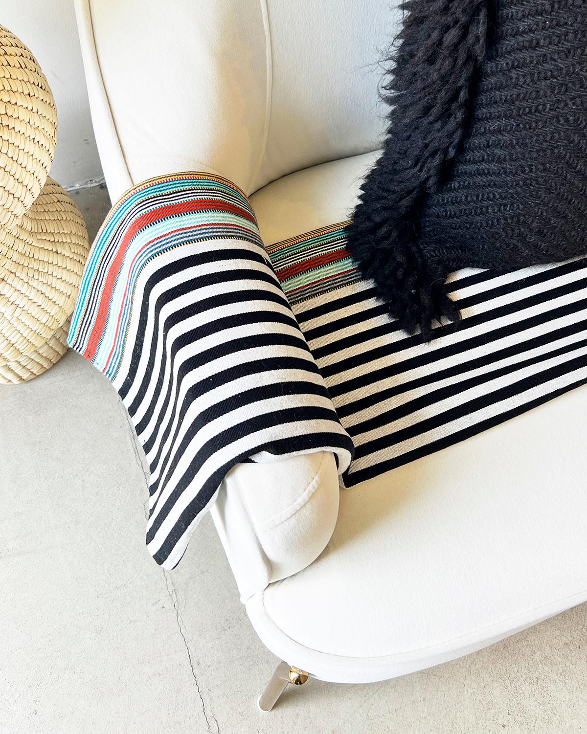 Tessuto a mano Coperta di cotone Sancri - Coperta messicana a righe rosse, bianca, verde e nera, fatta a mano in vendita