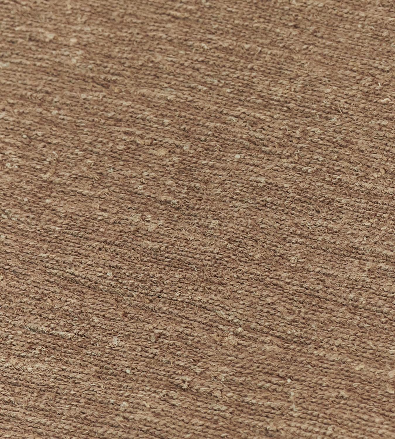 Handgewebter Flachgewebter Saumteppich mit kontrastierender Bordüre (Handgeknüpft) im Angebot