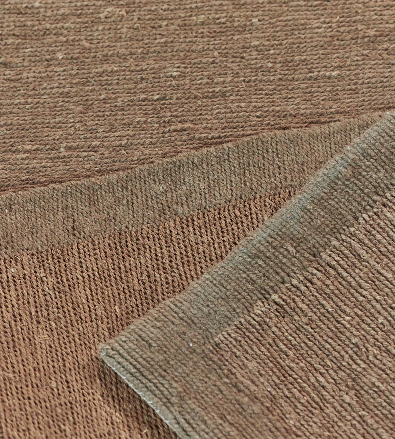 Handgewebter Flachgewebter Saumteppich mit kontrastierender Bordüre im Angebot 1