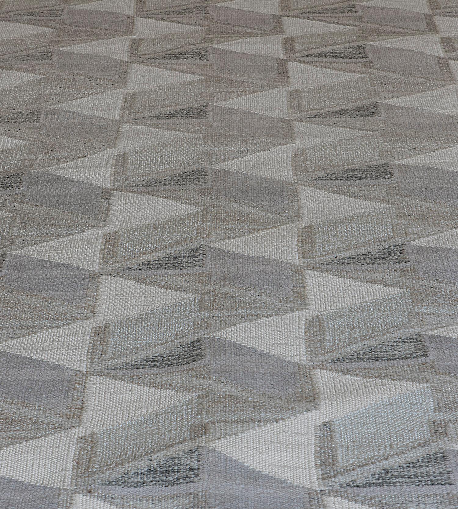 Indian Handwoven Grey Swedish-Inspired Wool Flatweave Rug For Sale