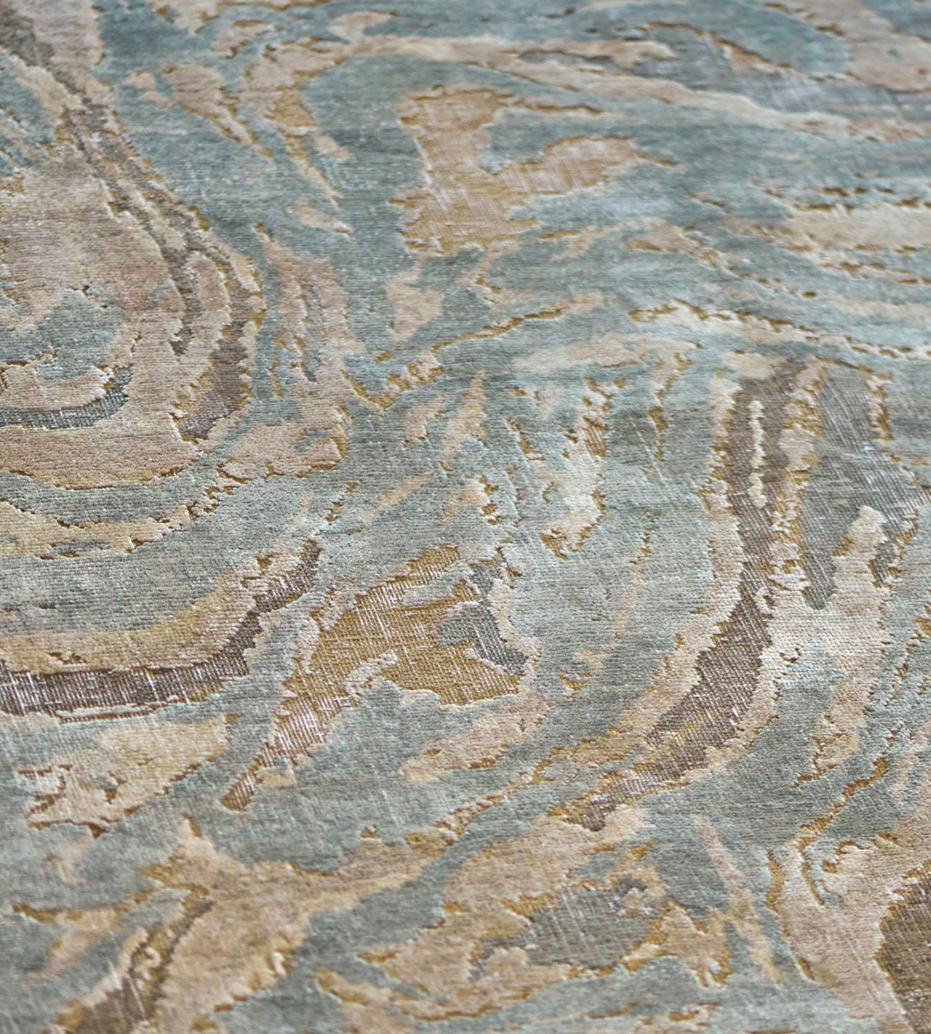 Noué à la main Tapis abstrait tissé à la main en laine High-Low en vente