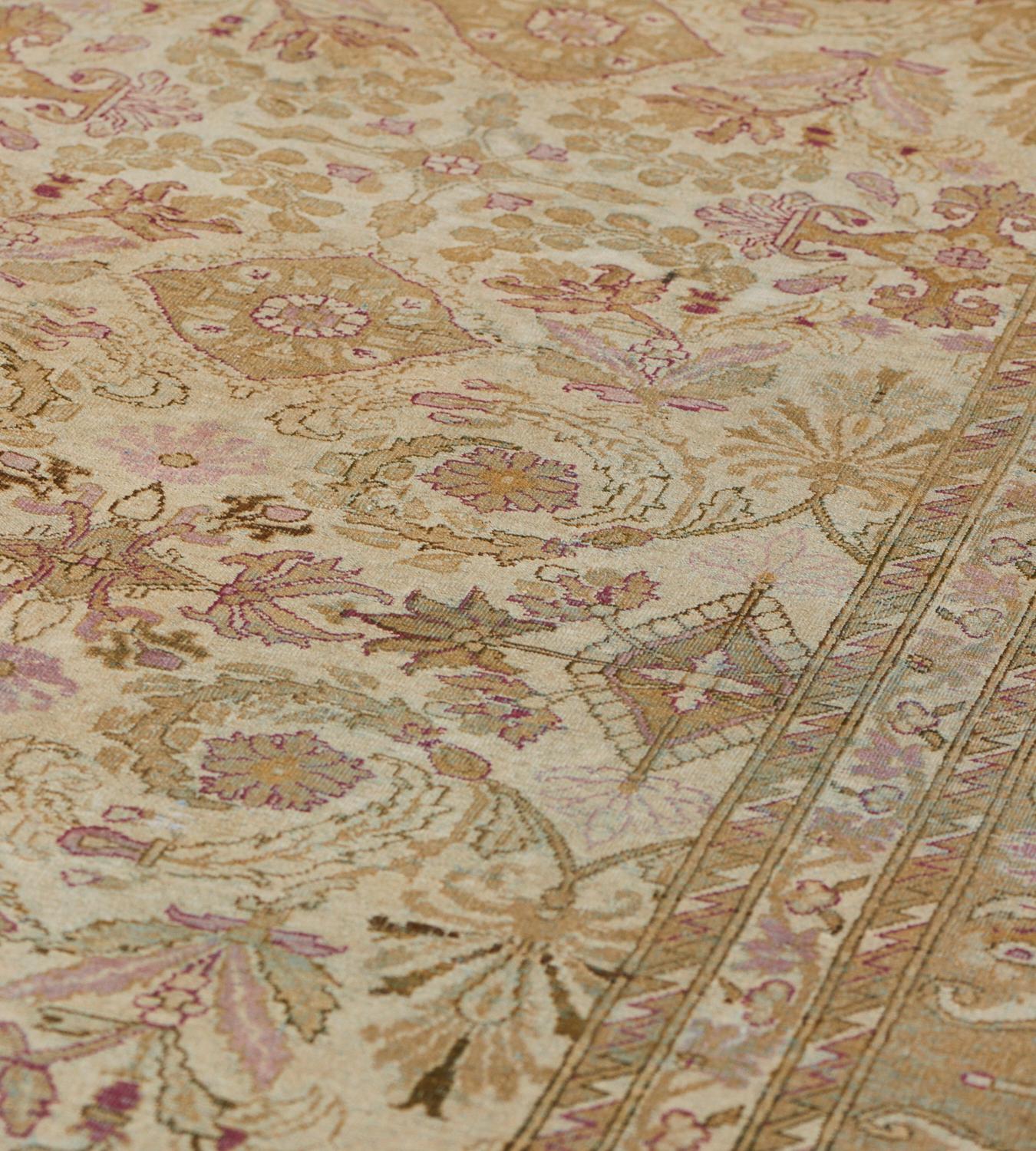 Hand-Knotted Handwoven Ivory Agra Rug from the Late 19th Century For Sale