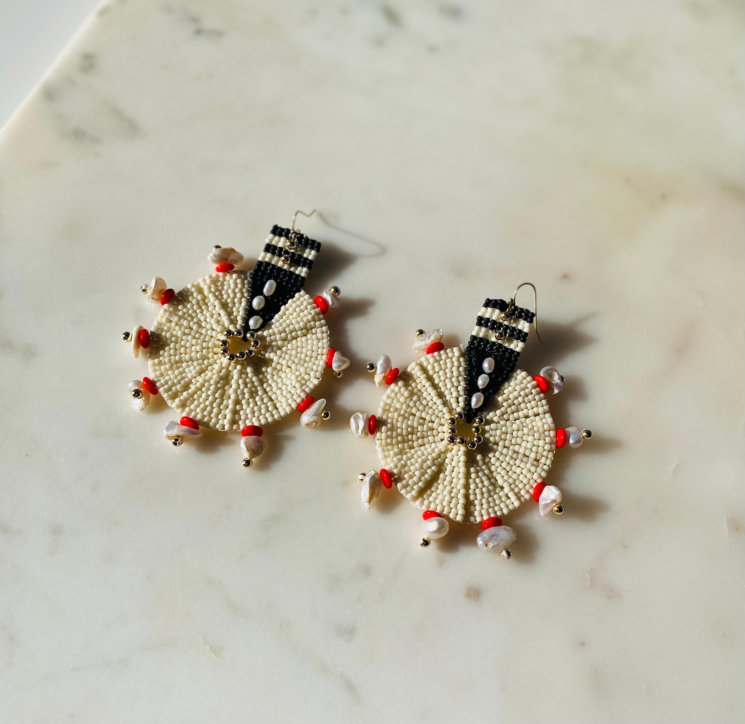 Handwoven Japanese ivory/black seed Bead Fatima Earring by Madre Hija Design In New Condition For Sale In Brooklyn, NY
