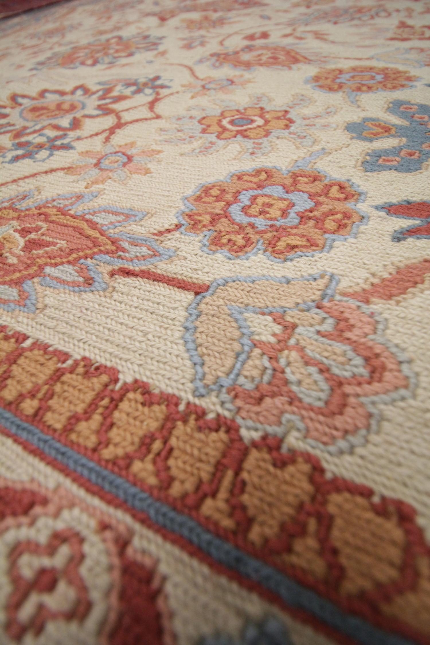 Handwoven Kilim Rugs Soumak Area Rug Cream Carpet Wool Rug In Excellent Condition In Hampshire, GB