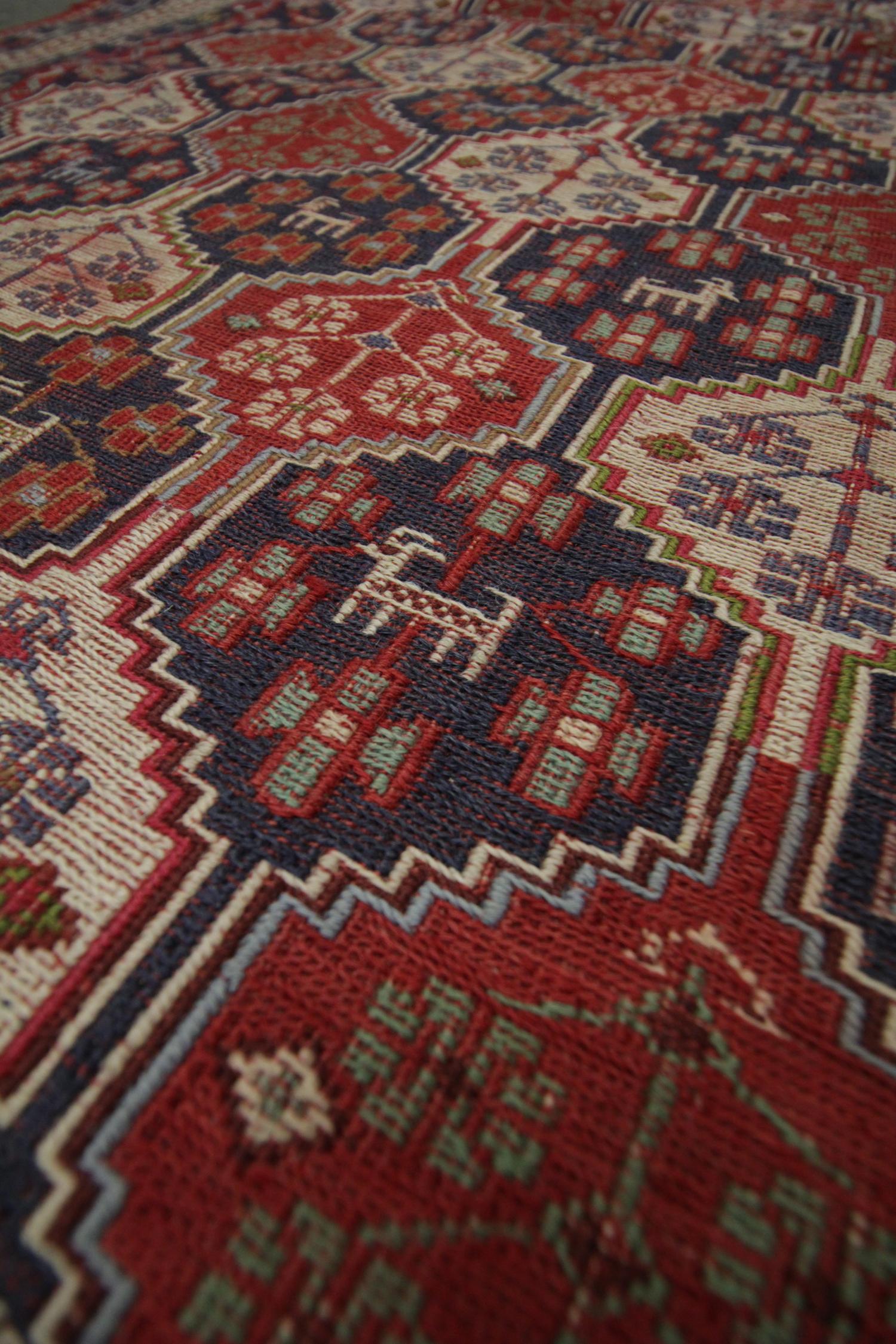 Mid-20th Century Handwoven Kilims Oriental Area Rug, Traditional Sumakh Kilim Red Wool Carpet For Sale