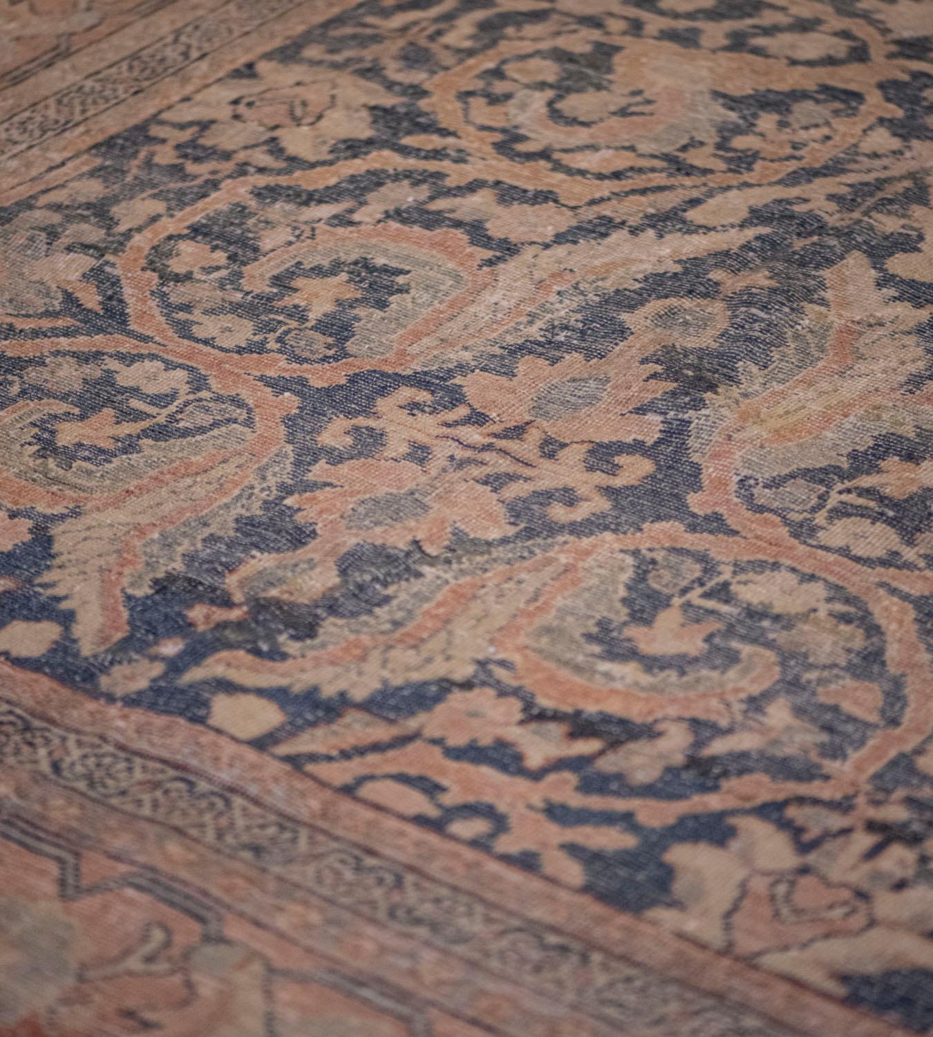 Noué à la main Tapis persan Sultanabad surdimensionné tissé à la main, fin du 19e siècle en vente