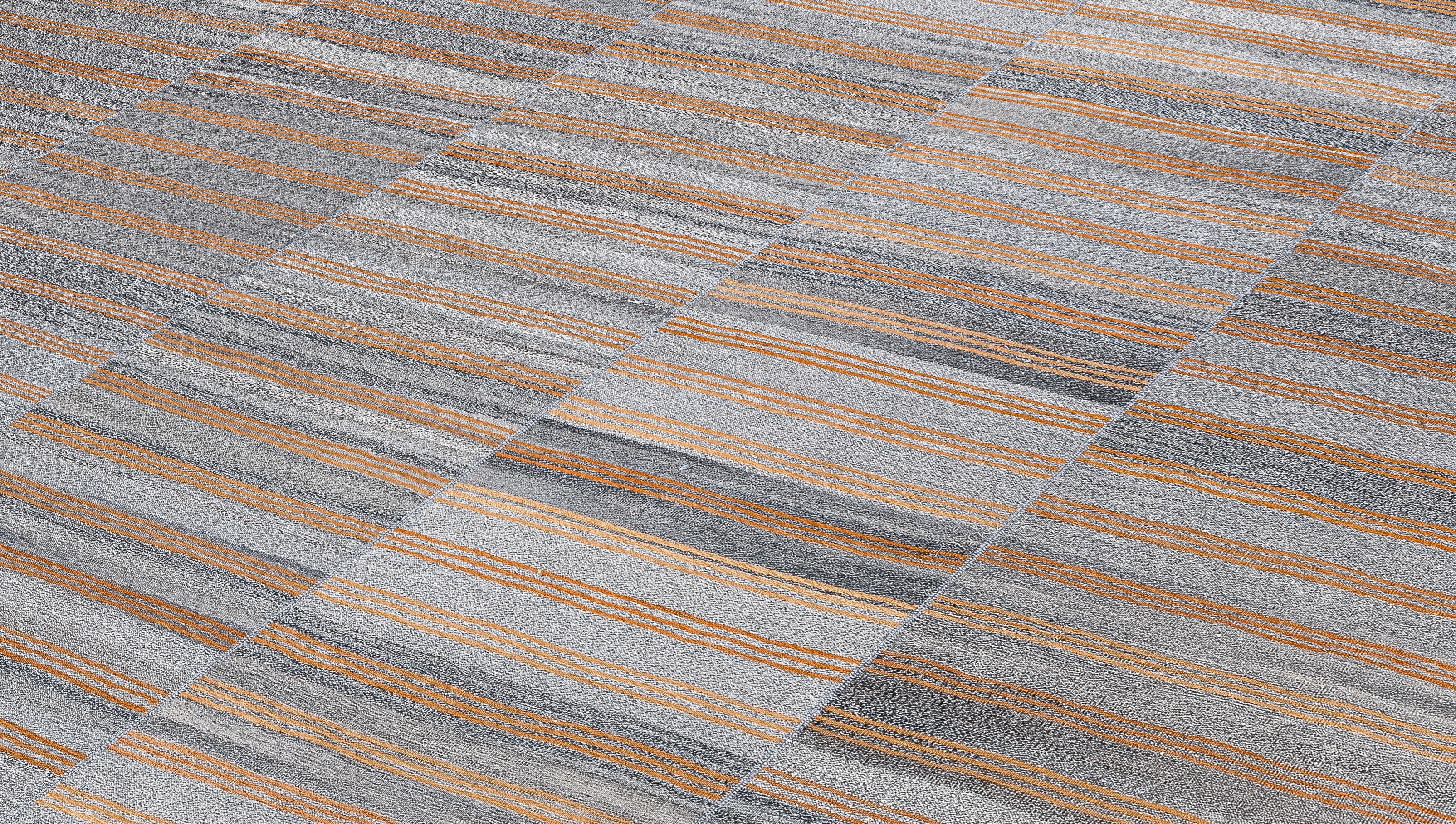 Mid-Century moderno Handwoven Mazandaran Flat Weave Rug in Natural Gray with Orange Stripe Accents in vendita