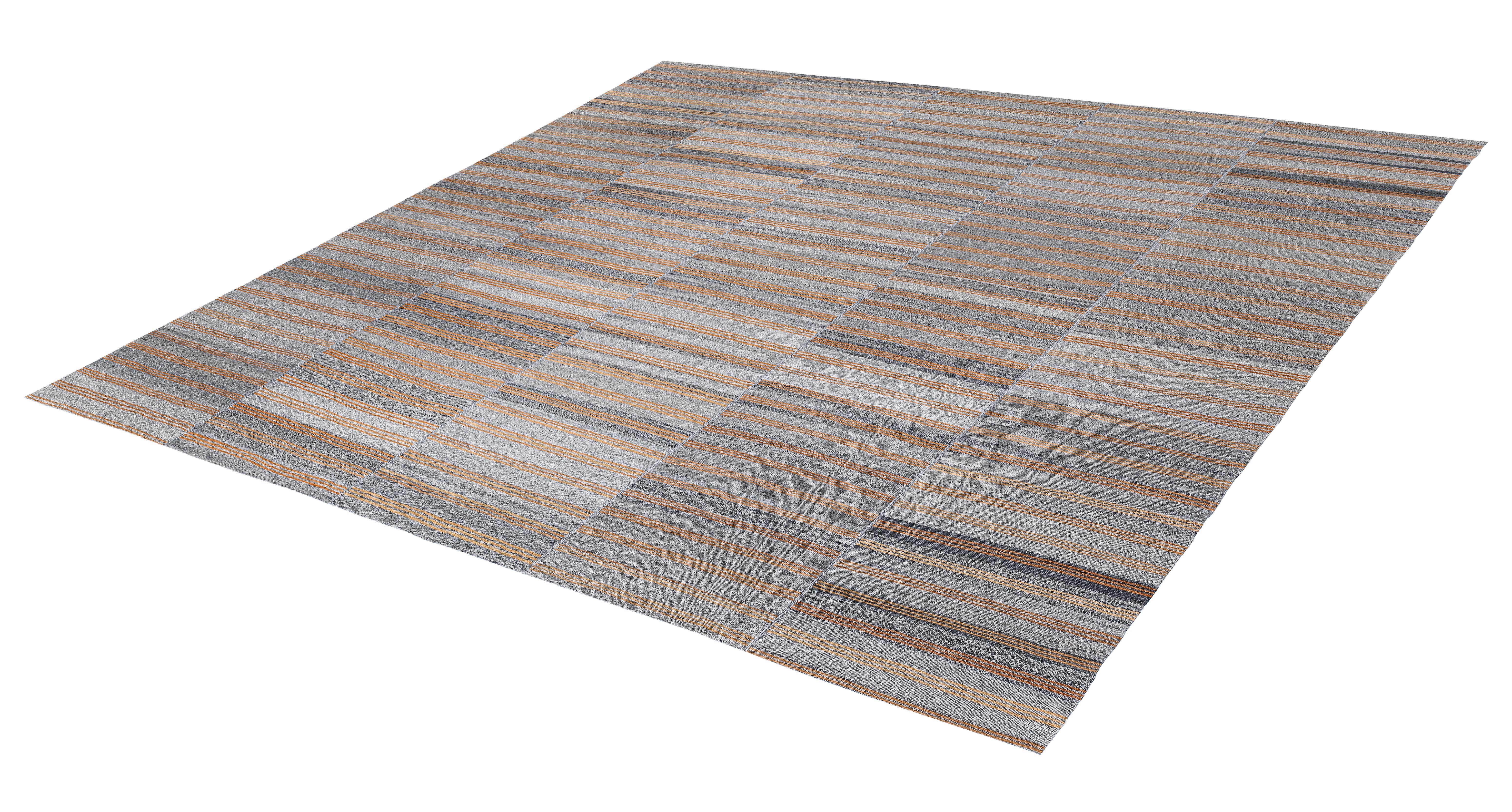 Tessuto a mano Handwoven Mazandaran Flat Weave Rug in Natural Gray with Orange Stripe Accents in vendita