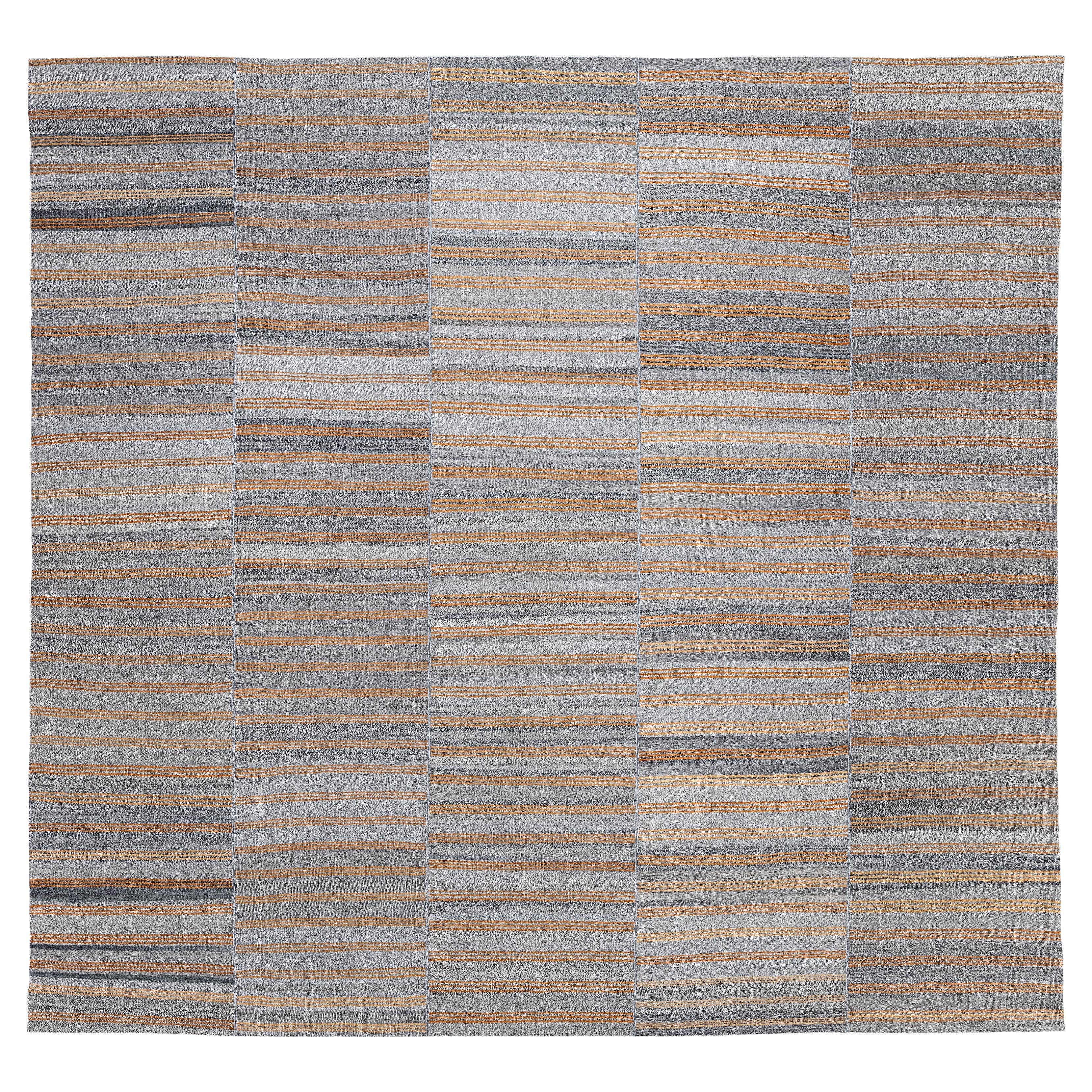 Handwoven Mazandaran Flat Weave Rug in Natural Gray with Orange Stripe Accents in vendita