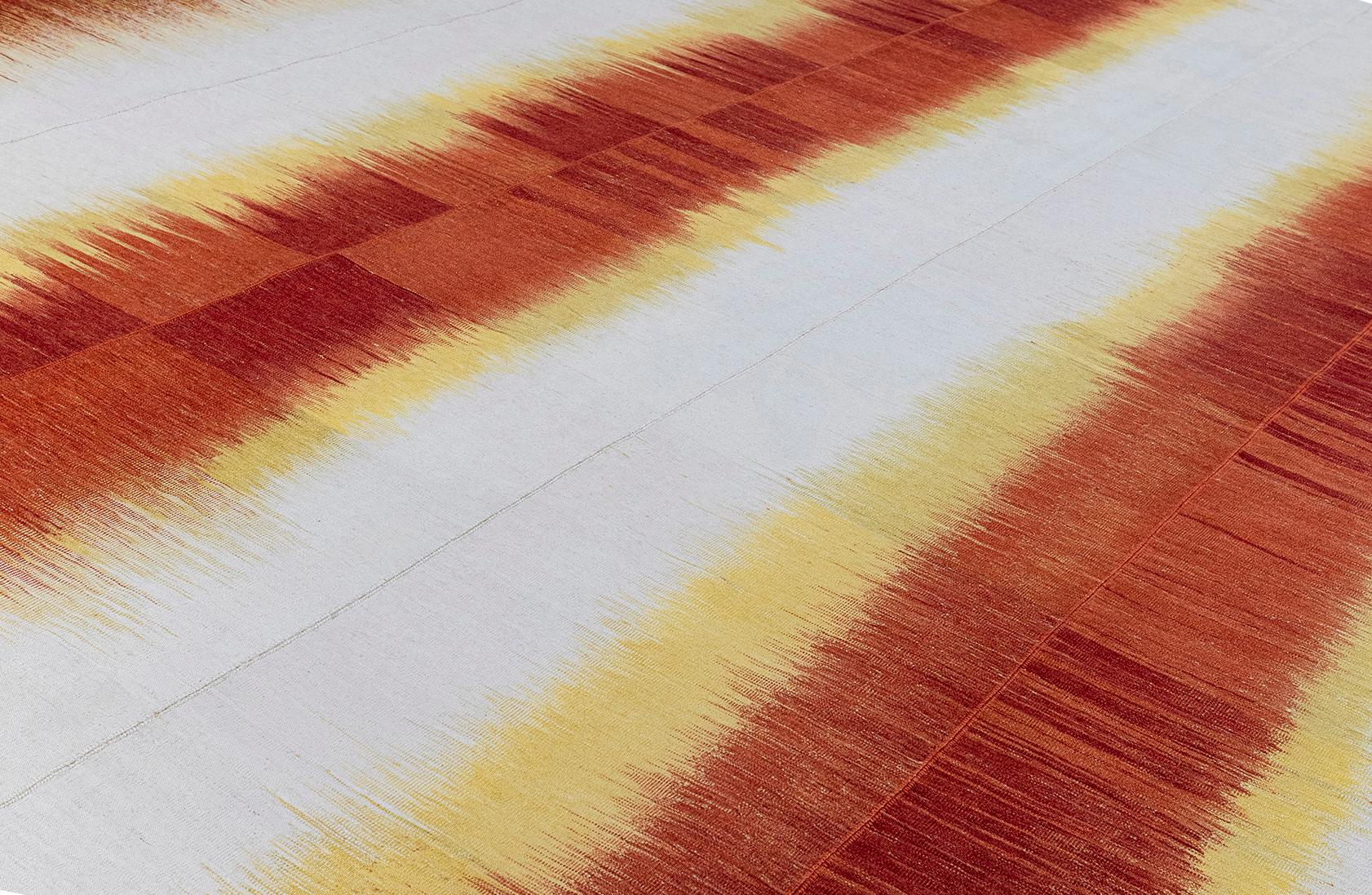Alfombra Persa Mazandaran de Tejido Plano en Degradado Rojo, Azafrán y Marfil Tejido a mano en venta