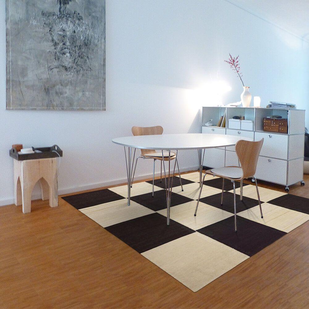 Tessuto a mano Tappeto Mazandaran Kilim tessuto a mano - Rug & Kilim a scacchiera bianco e nero, lana in vendita