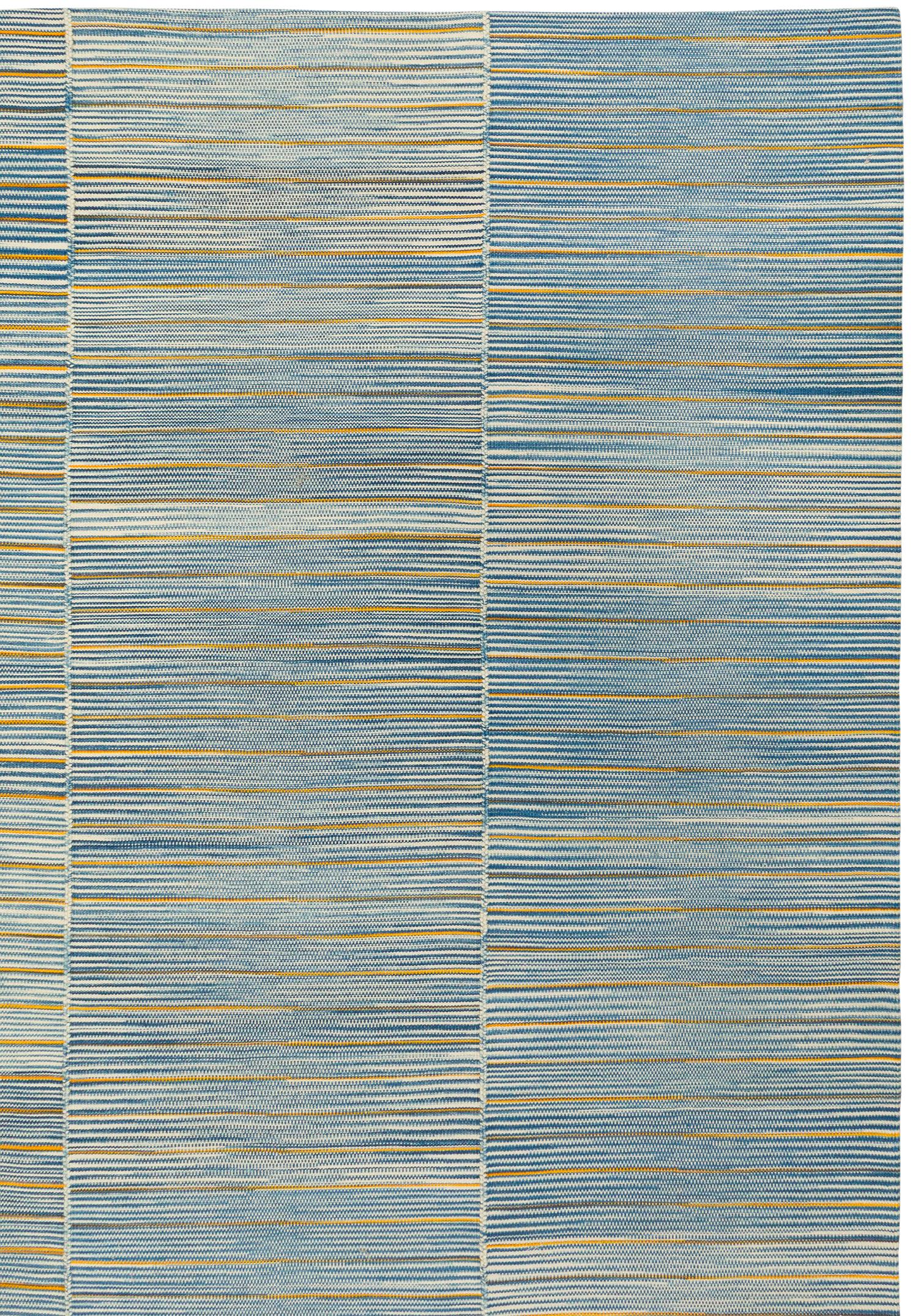 Alfombra tejida a mano estilo Mazandarán - Kilim afgano minimalista en azul suave Afgano en venta