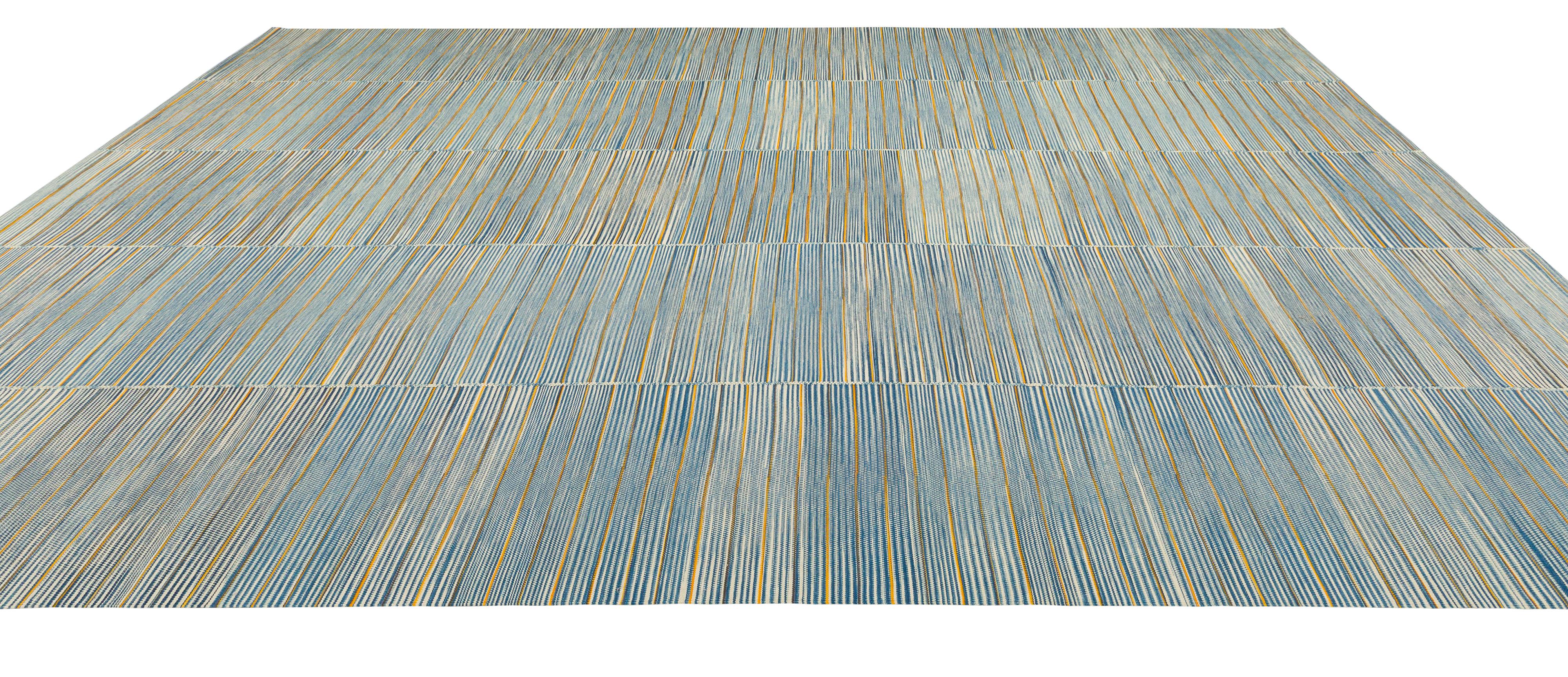 Alfombra tejida a mano estilo Mazandarán - Kilim afgano minimalista en azul suave en Nuevo estado para la venta en New York, NY