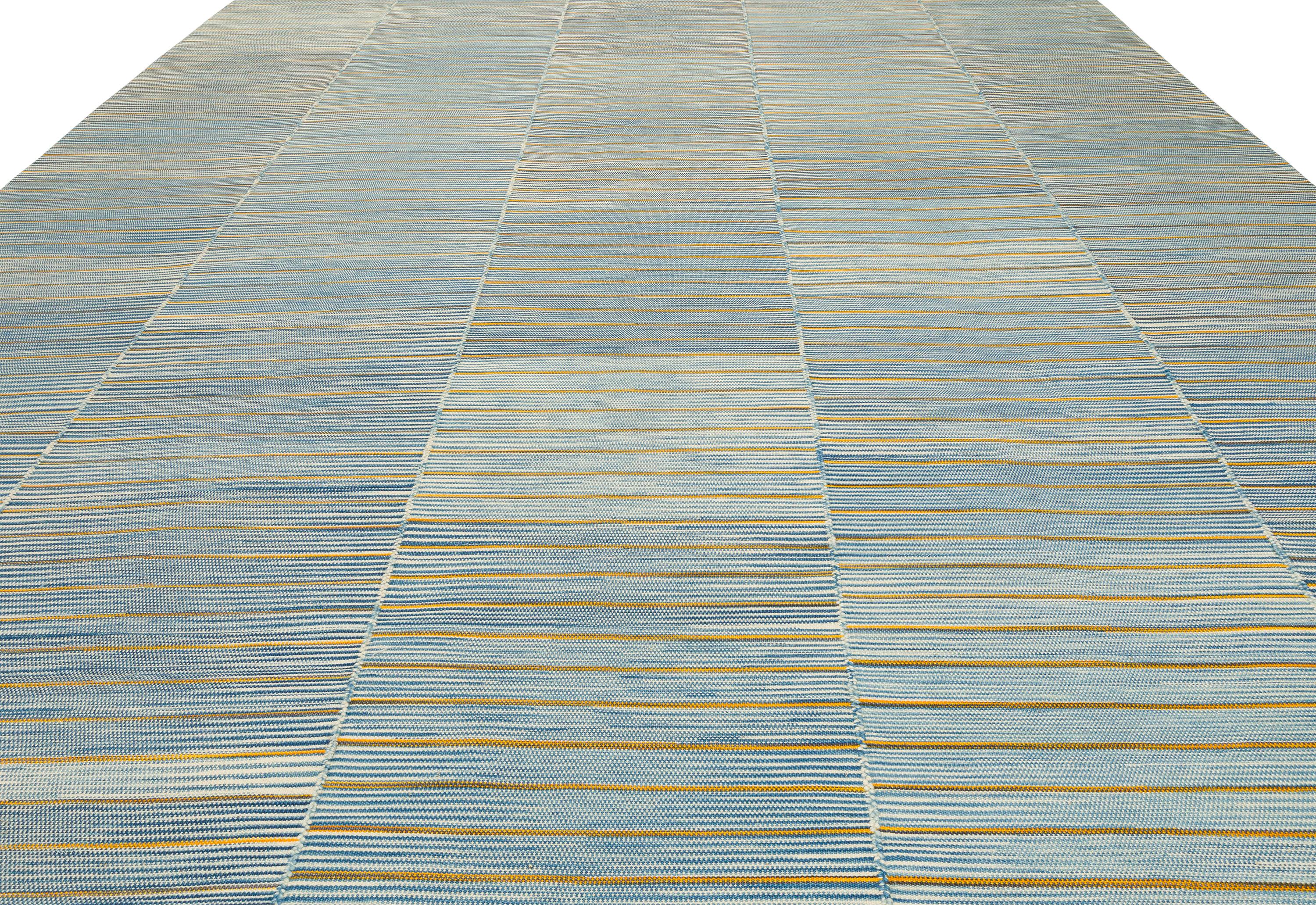 Alfombra tejida a mano estilo Mazandarán - Kilim afgano minimalista en azul suave Lana en venta