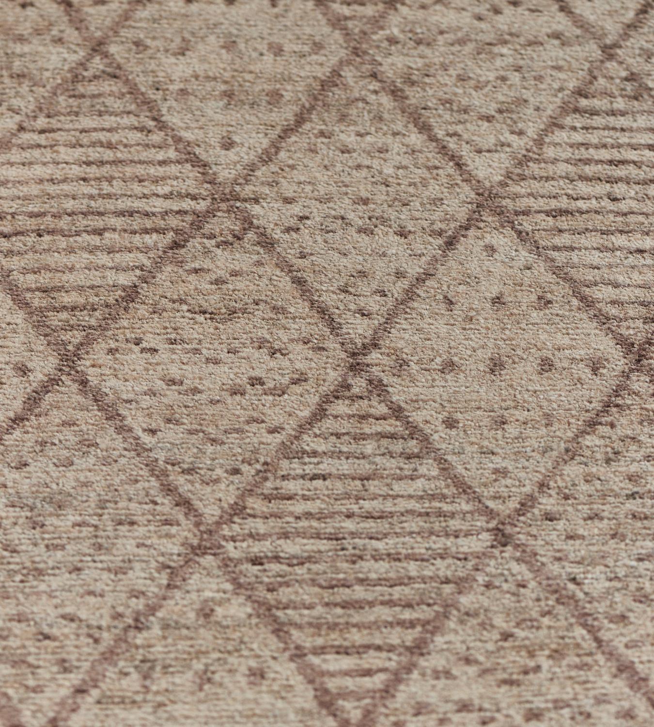 Wool Handwoven Modern Diamond Patterned Rug For Sale