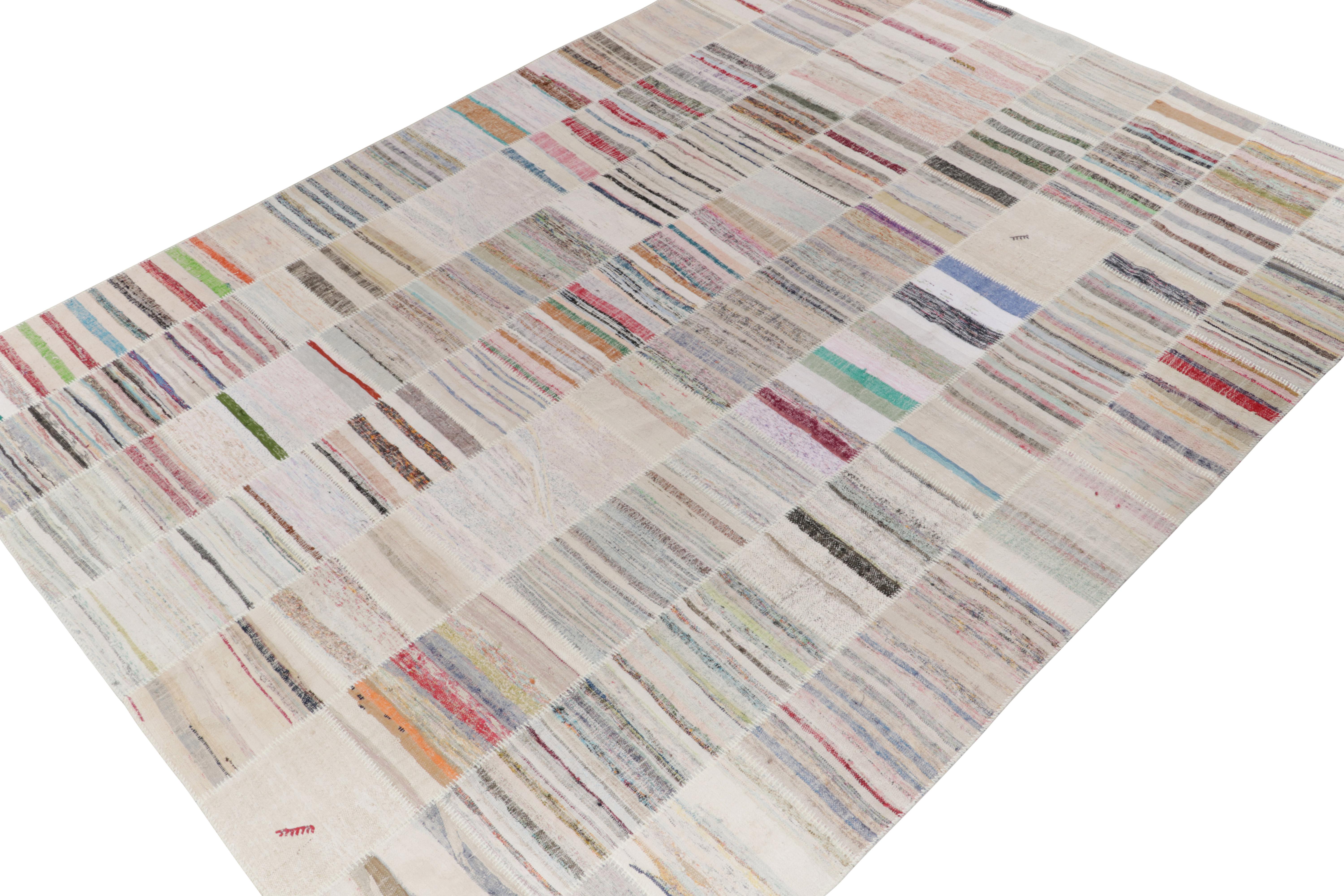 Handgewebter moderner Patchwork-Kelim-Teppich in mehrfarbigem Streifenmuster aus Teppich (Indisch) im Angebot
