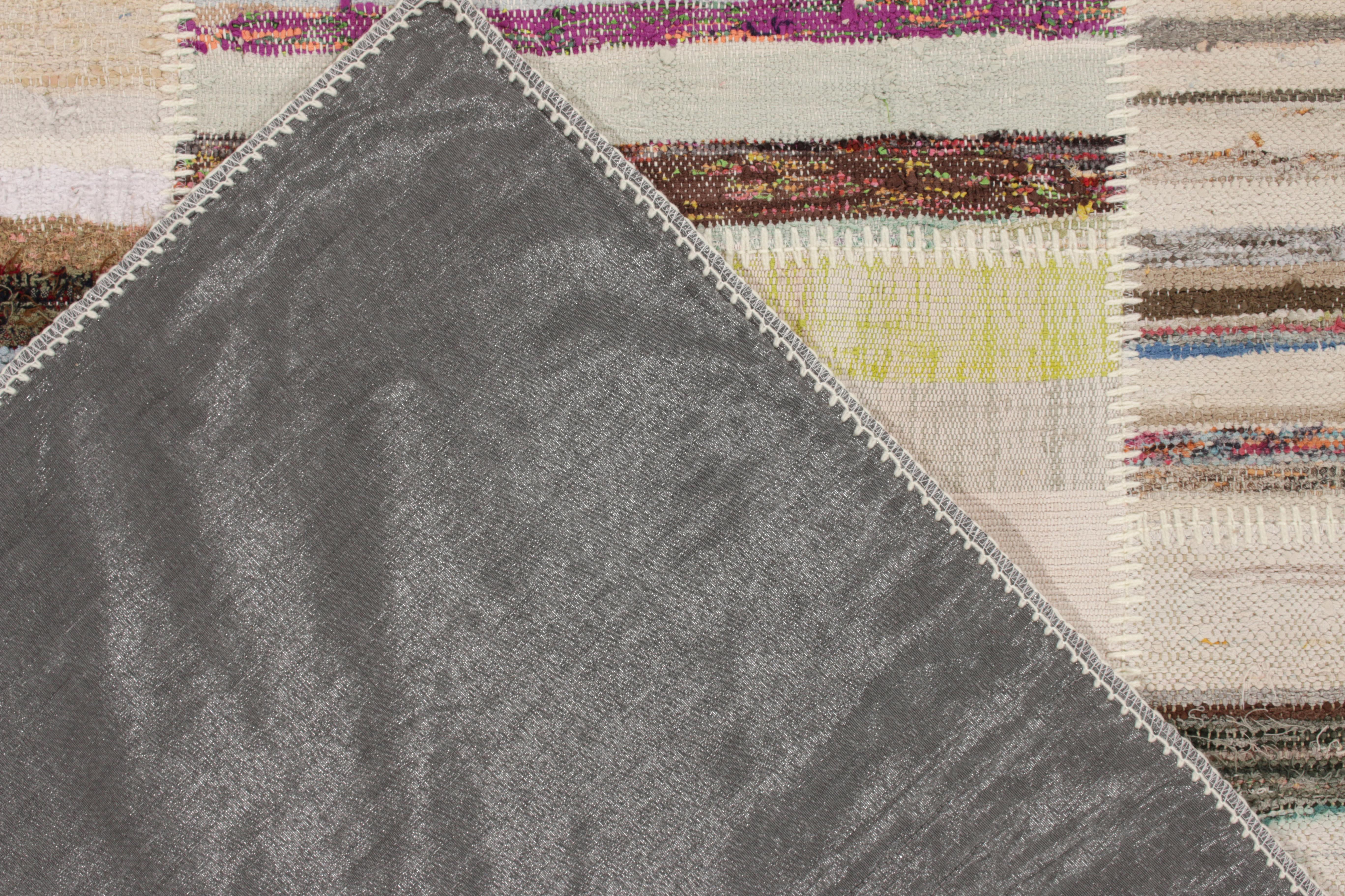 Handgewebter moderner Patchwork-Kelim-Teppich in mehrfarbigem Streifenmuster aus Teppich (Handgeknüpft) im Angebot
