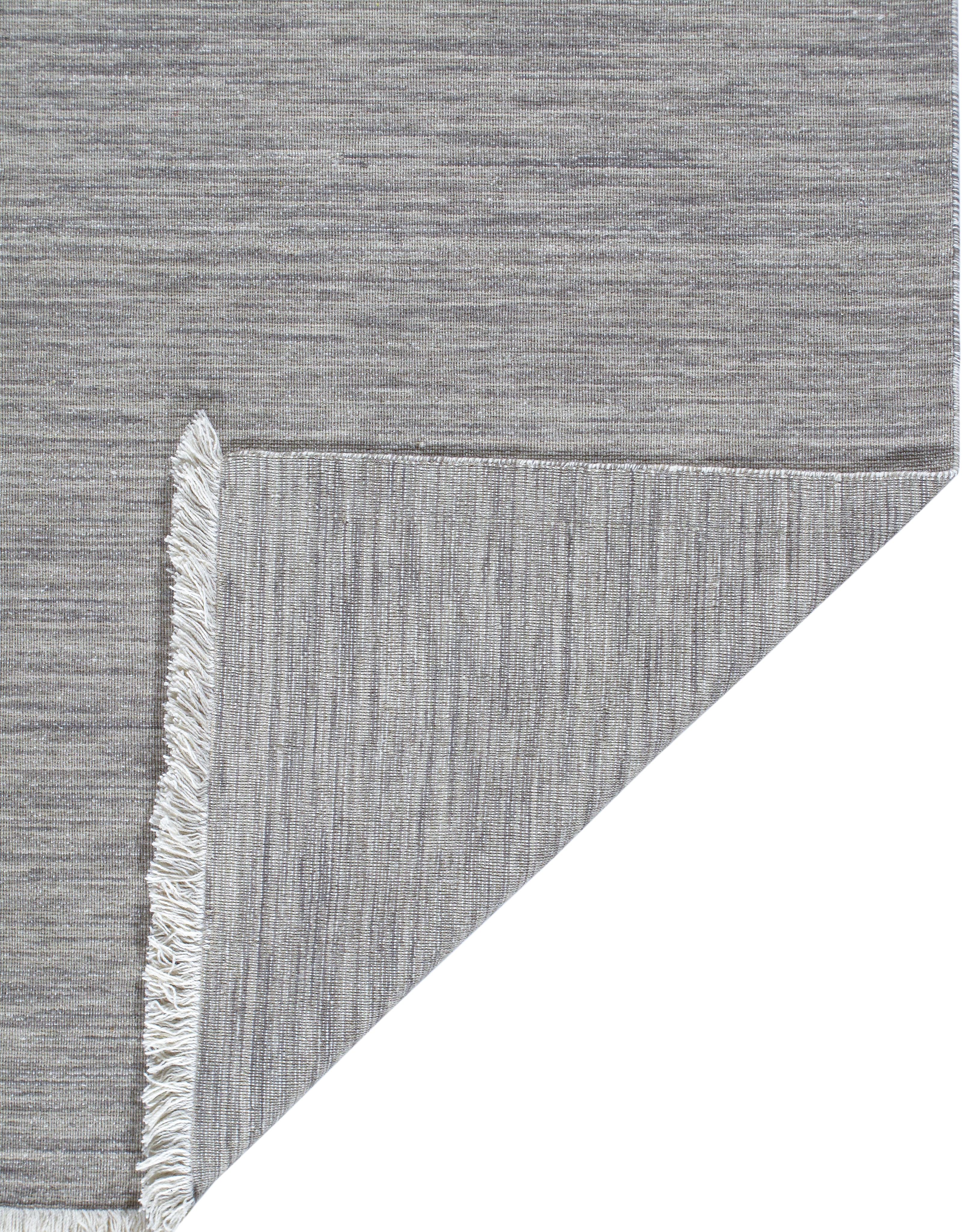 Tappeto moderno intrecciato a mano  Design minimalista grigio neutro in lana Merino in vendita 1