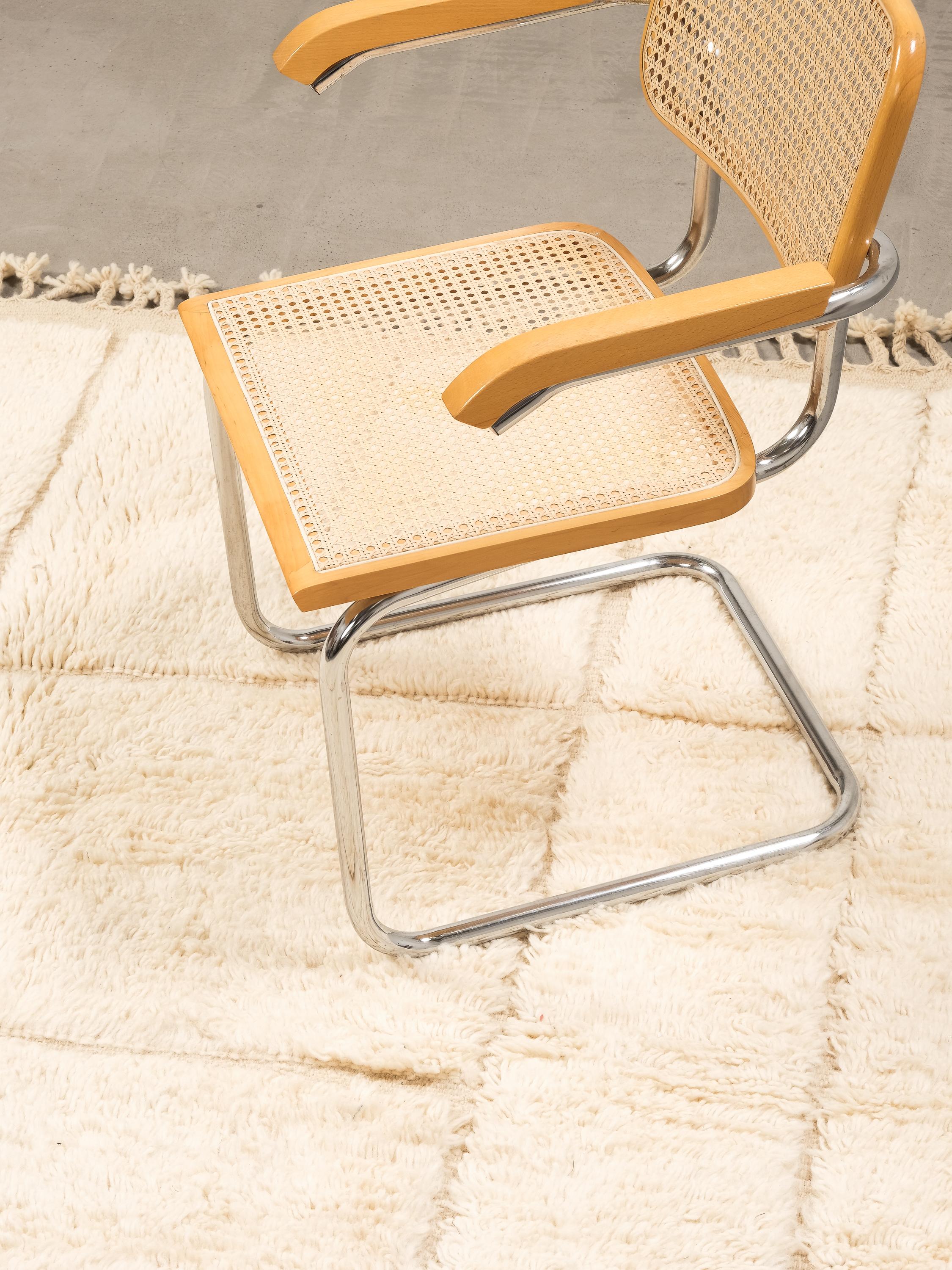 Handwoven Moroccan Cream White Wool Rug with Geometric Motif in vendita 6