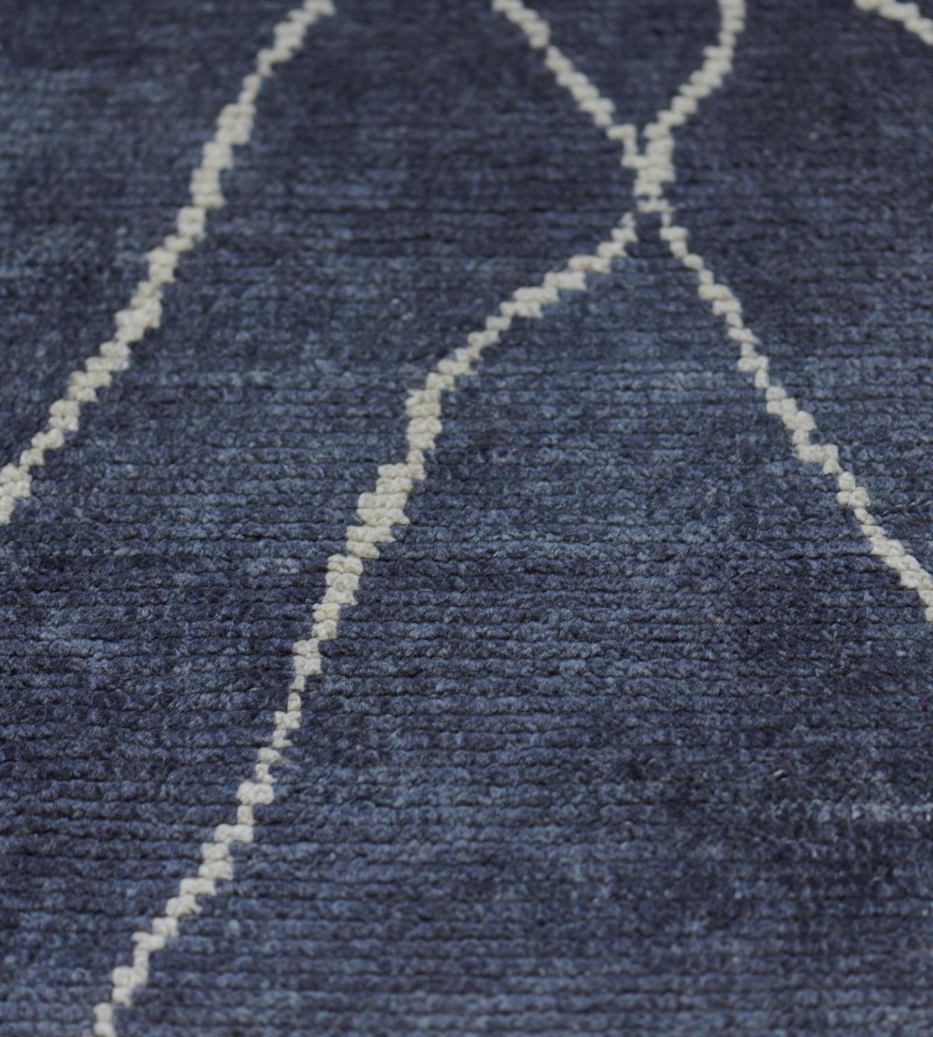 XXIe siècle et contemporain Tapis en laine d'inspiration marocaine tissé à la main en vente