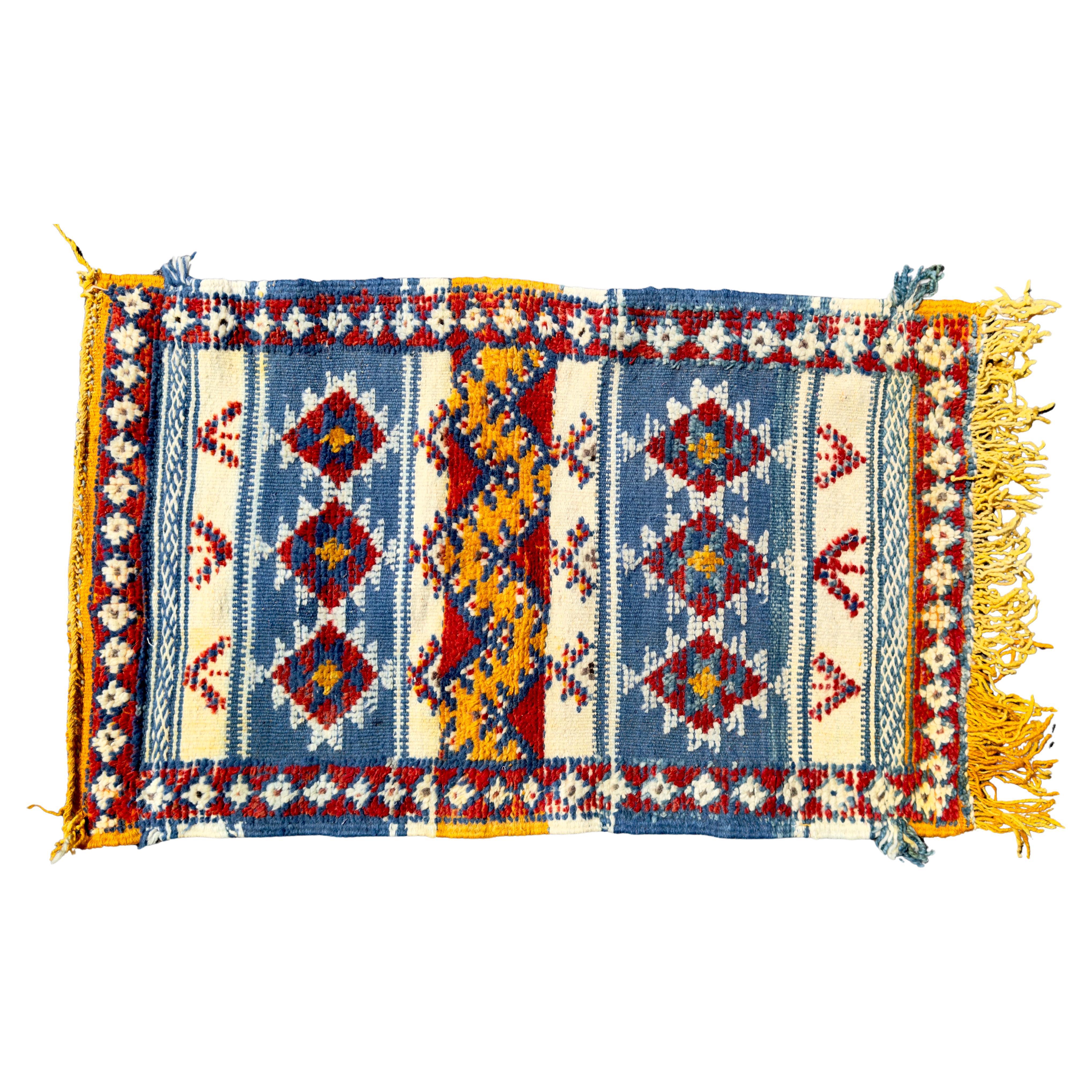 Handgewebter marokkanischer Boho Chic Tribal-Wollteppich in Blau & Weiß, Kleiner Bereich  im Angebot
