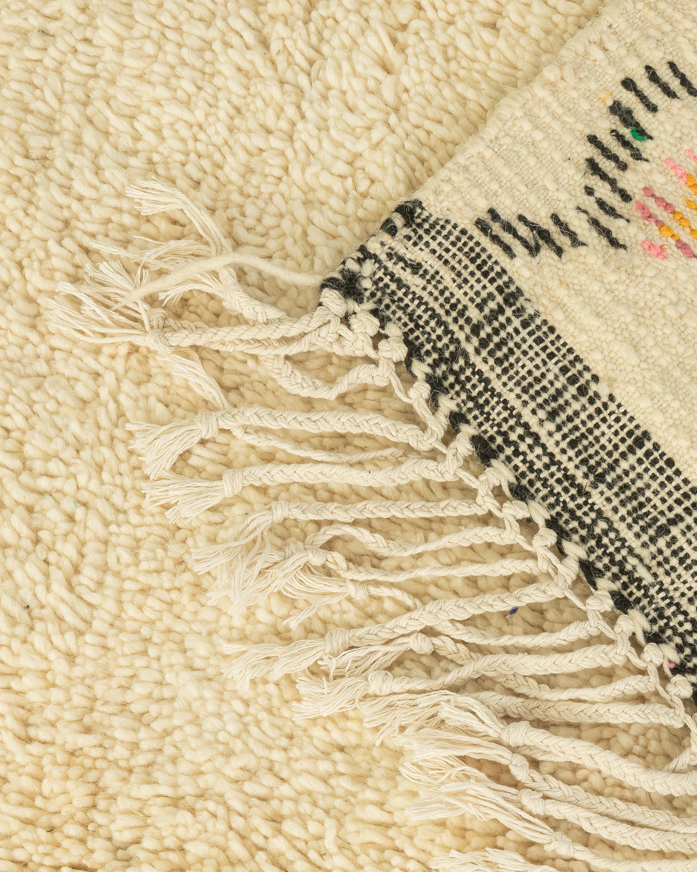 Handwoven Morroccan Berber Rug 100% Wool For Sale 3